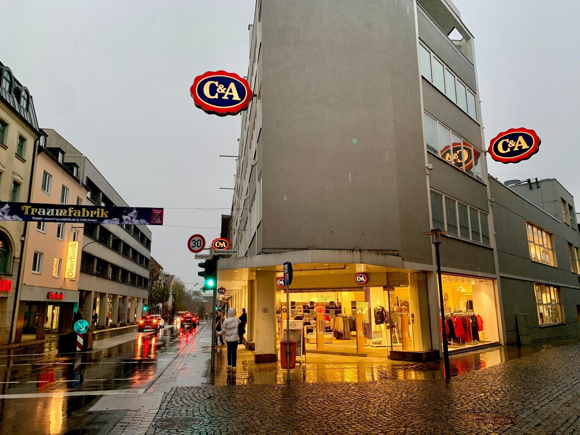 Die Weidener Filiale von C&amp;A in der Sedanstraße sollte im Frühjahr 2025 schließen.  (Archivbild: Gabi Schönberger)