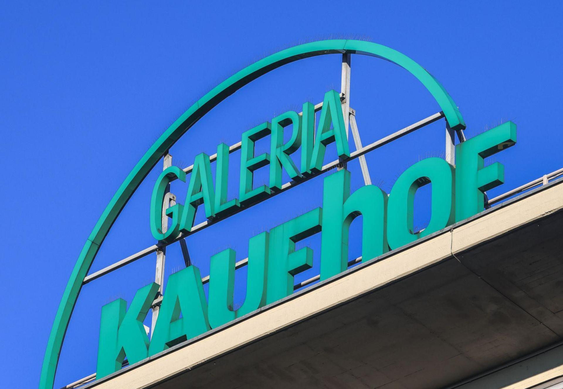 16 der insgesamt 92 Filialen von Galeria Karstadt Kaufhof sollen bald schließen. (Symbolbild: Oliver Berg/dpa)
