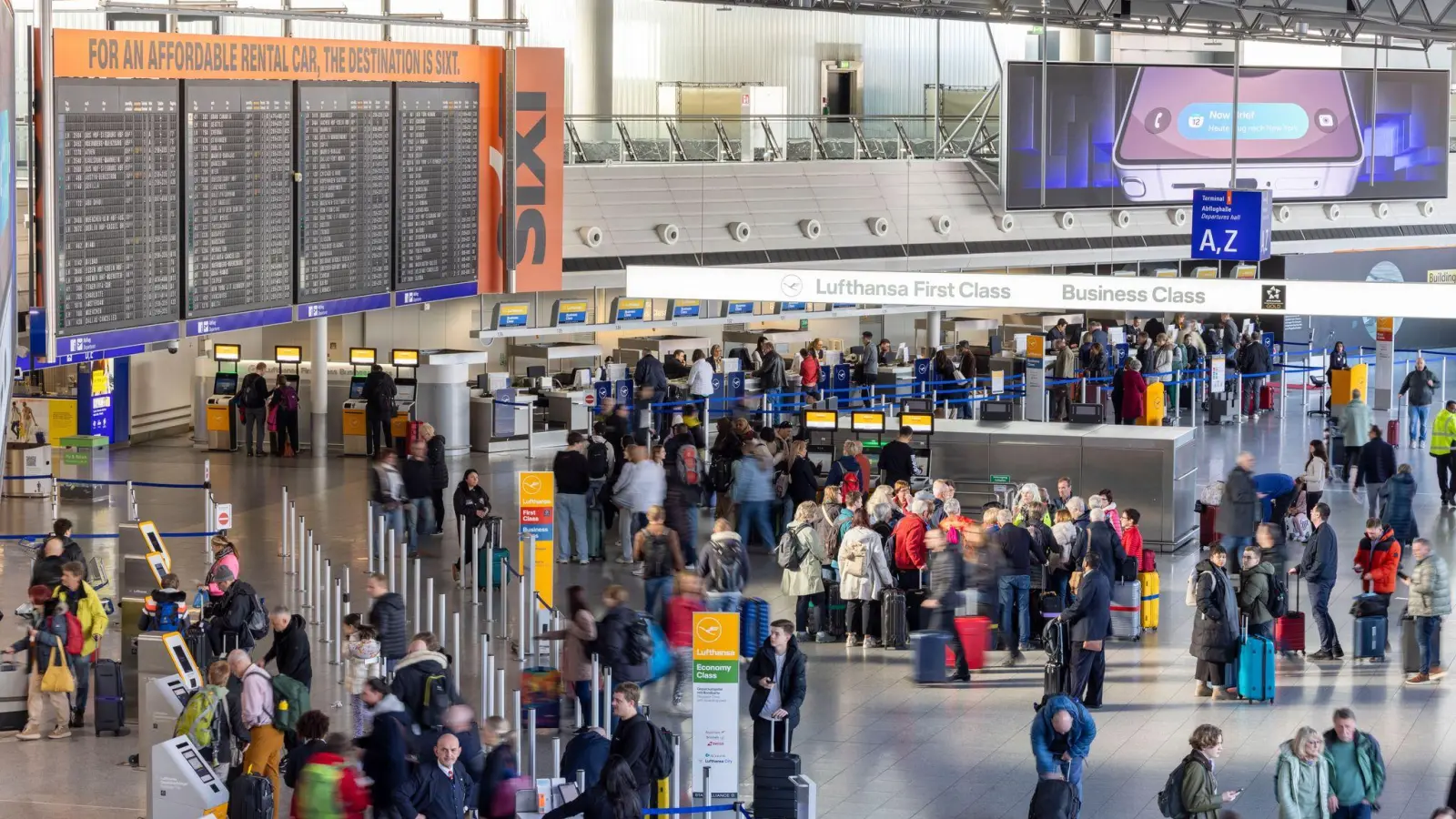 Mehr als 500.000 Flugpassagiere können ihre Reisen am Montag nicht wie geplant antreten. (Bild: Helmut Fricke/dpa)