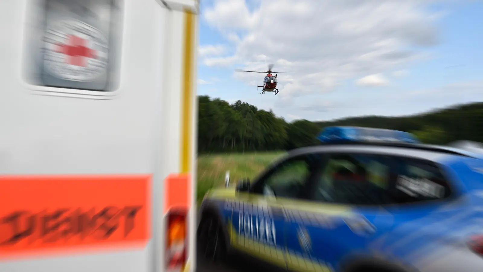 Ein Rettungshubschrauber war nach einem Motorradunfall in der Gemeinde Hartenstein im Einsatz.  (Symbolbild: Petra Hartl)