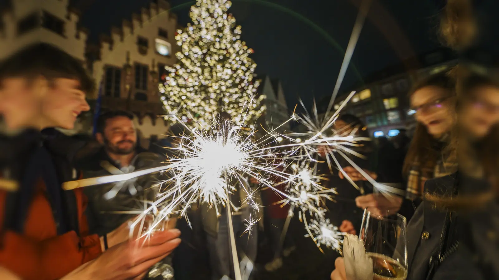 Tipp: In der Gruppe lassen sich Neujahrsvorsätze besser umsetzen. (Symbolbild: Andreas Arnold/dpa)
