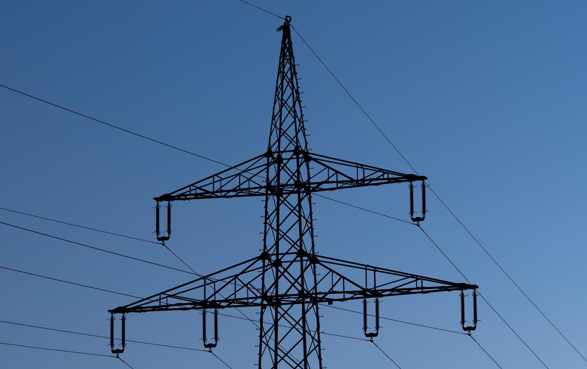 In Kümmersbruck, Ensdorf und Rieden gab es einen Stromausfall. (Symbolbild: Silas Stein/dpa)