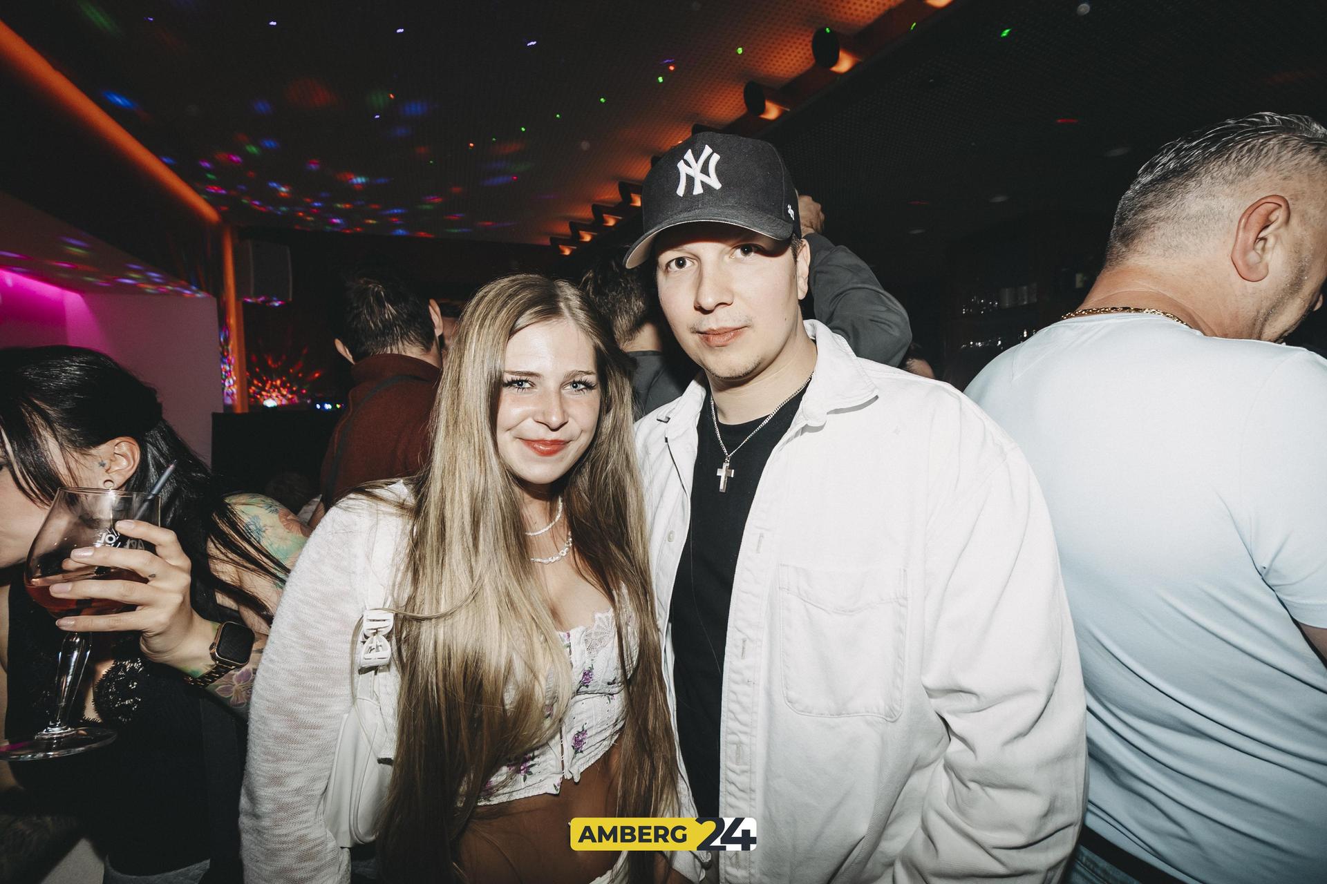 Im Colomba gab es am Samstag wieder etwas zu feiern. Die Club Rotation brachte die besten Hits seit den 90ern in die Bar. (Bild: Lolografie)