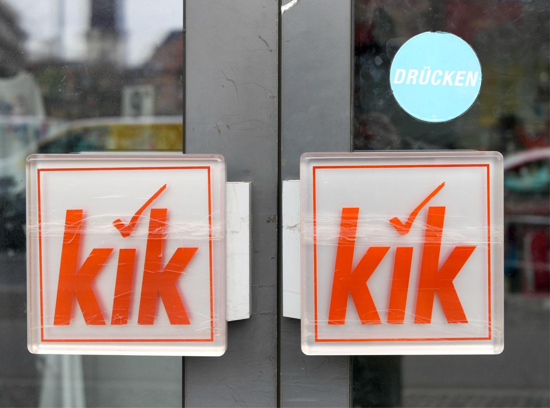 Der Textilwaren-Discounter Kik will in Deutschland 150 Filialen schließen. Ob es dabei auch Geschäfte in der Oberpfalz trifft, ist derzeit noch unklar. (Archivbild: Soeren Stache/dpa)