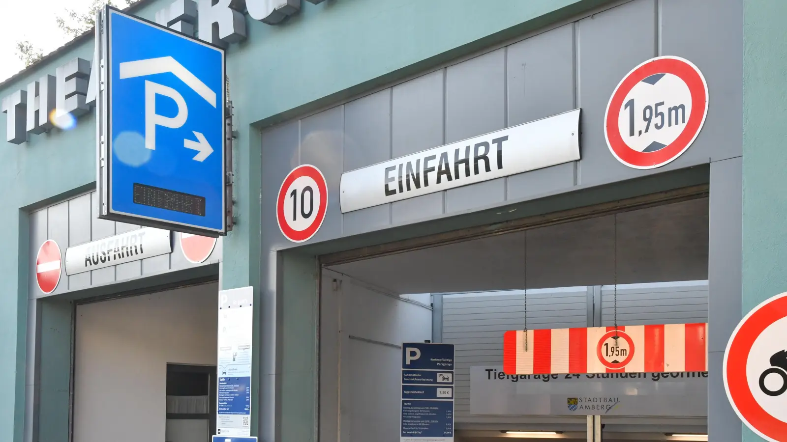 Vom 21. August bis voraussichtlich 5. September ist die Theater-Tiefgarage gesperrt. (Archivbild: Petra Hartl)