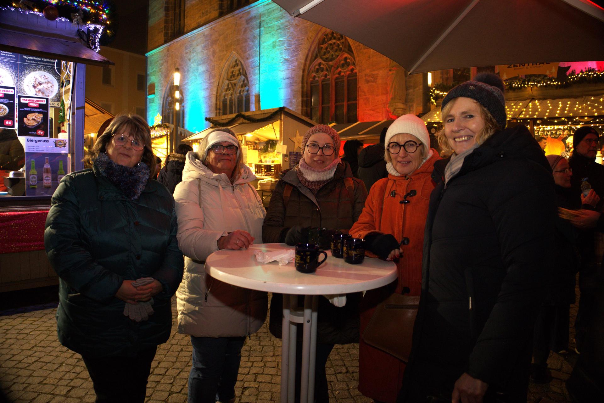 Karaoke auf dem Amberger Weihnachtsmarkt. Das sind die besten Bilder. (Bild: mni)