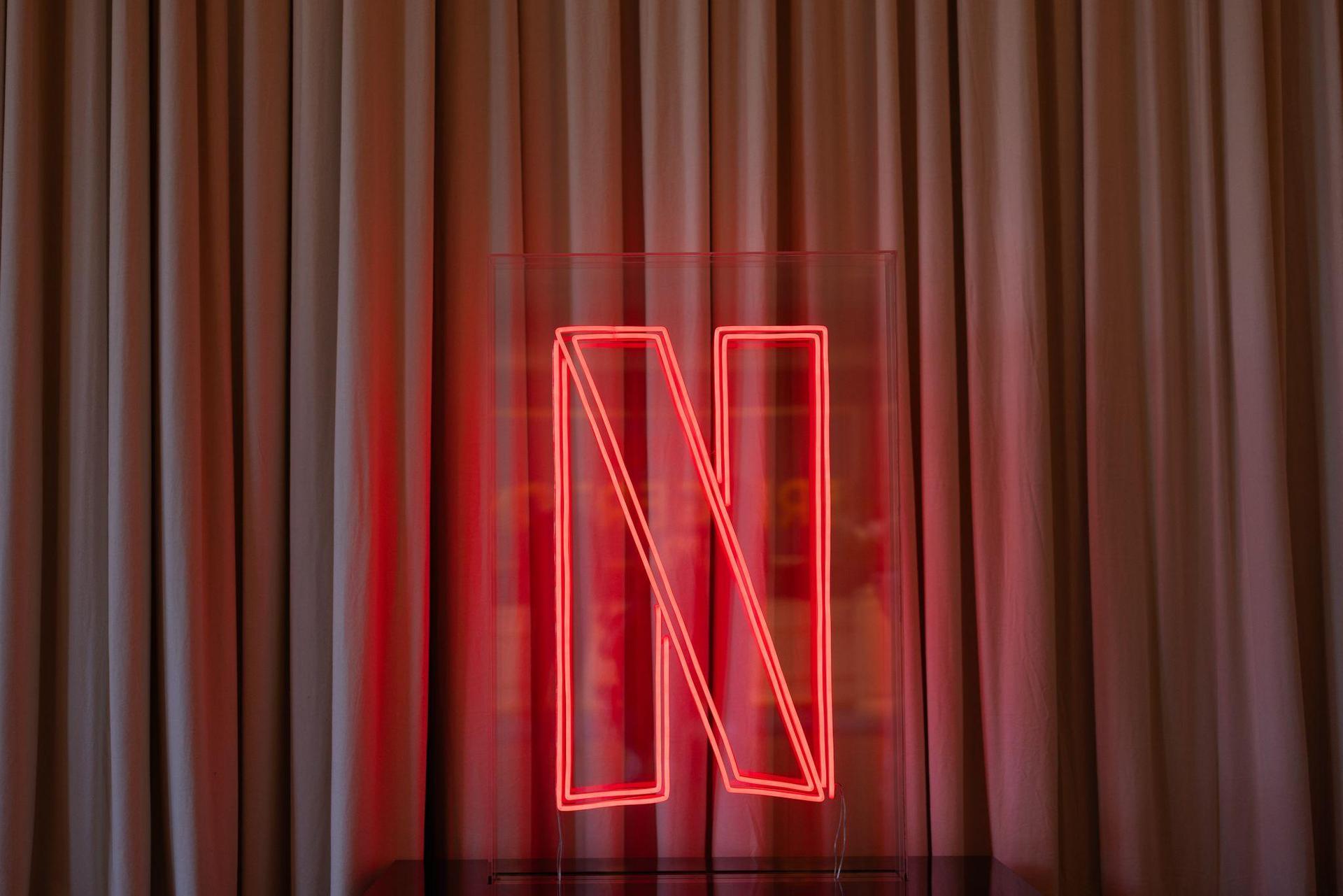 Netflix erhöht regelmäßig die Preise - und genug Kunden in verschiedenen Ländern spielen bisher mit.  (Symbolbild: Rolf Vennenbernd/dpa)