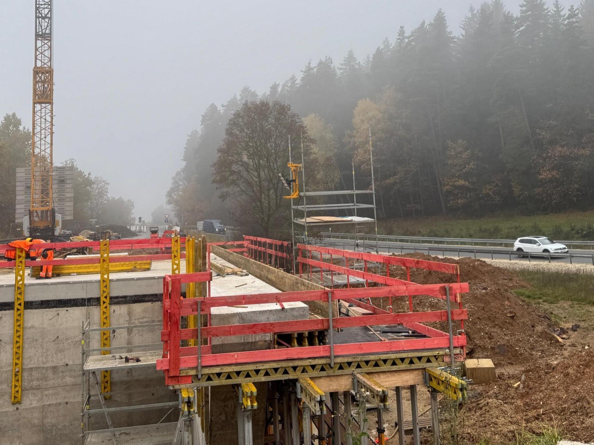 Bei der B470 führte die Umleitung direkt neben der Baustelle vorbei. (Archivbild: Heike Unger)