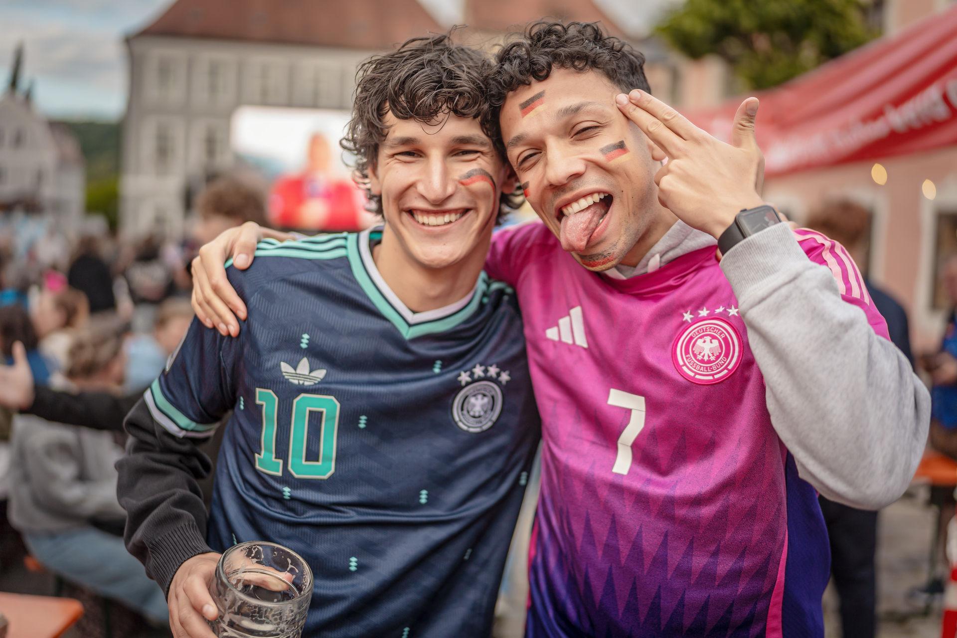 Amberg feiert Altstadtfest - inklusive Public Viewing zur Fußball-WM.  (Bild: Michael Golinski)