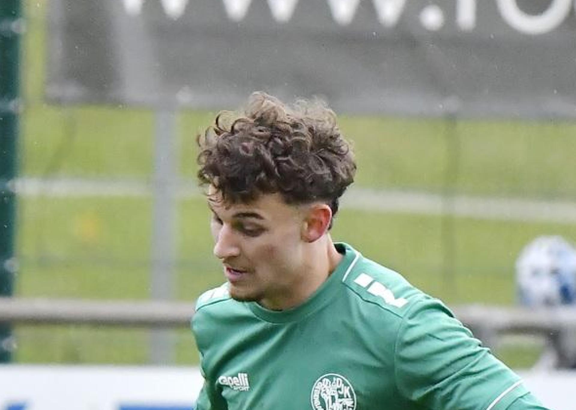 Taylan Avci (links) verlässt die DJK Gebenbach Richtung Stadeln. (Archivbild: Hubert Ziegler)