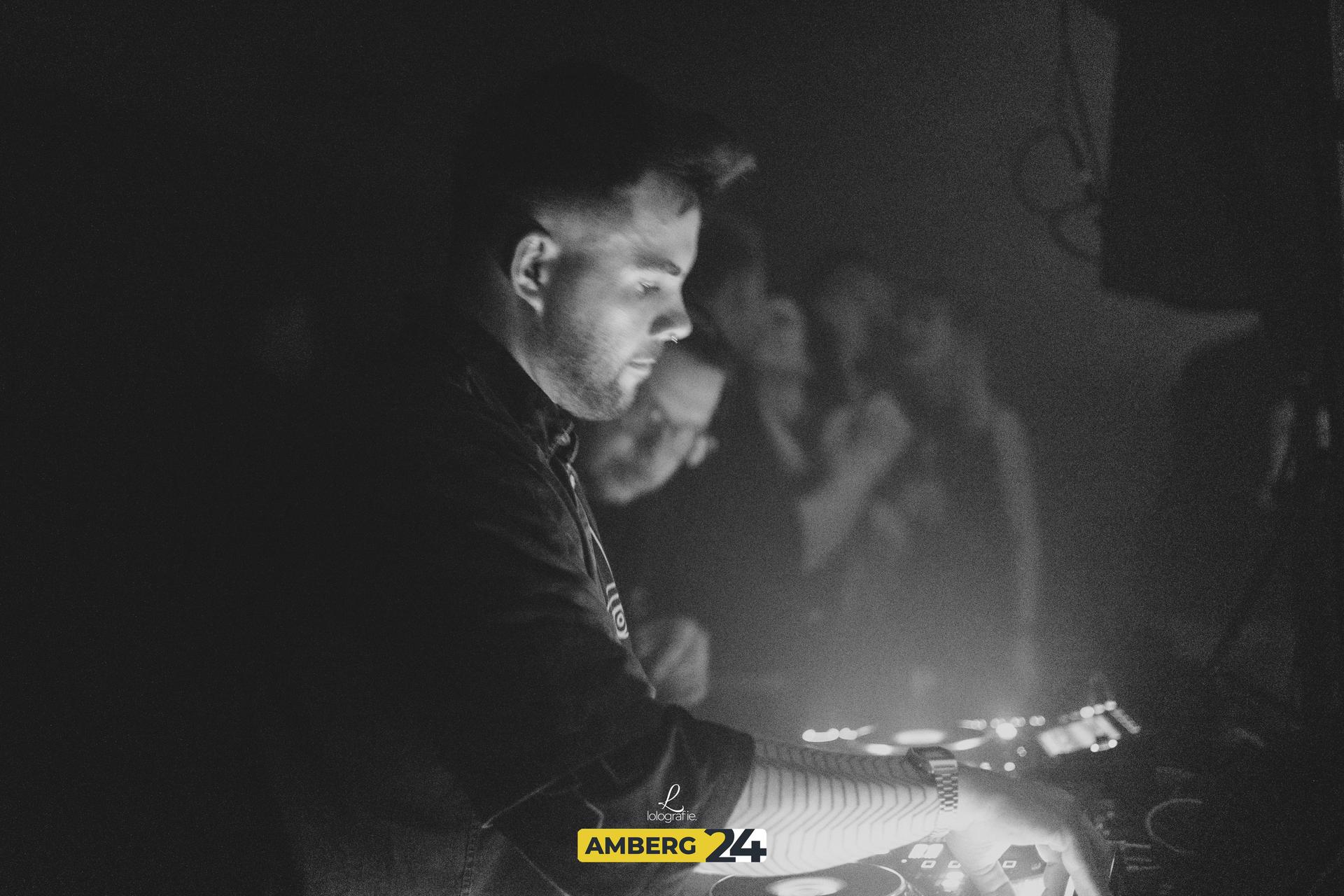 Frau Fenk im Trio.  (Bild: Lolografie)