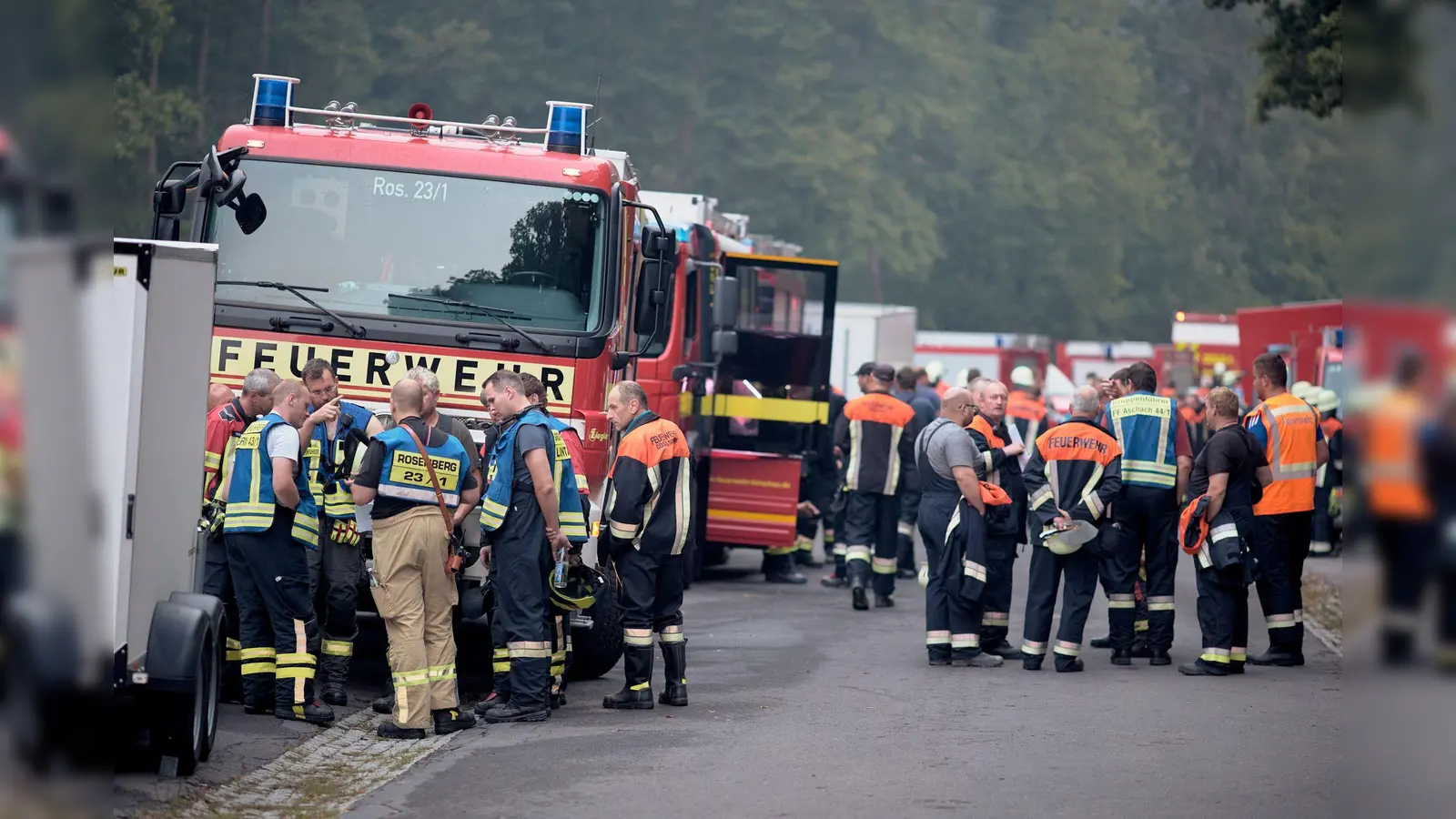 Am Sonntagabend hieß es endlich „Feuer aus” am Johannisberg bei Freudenberg. Dennoch laufen Nachlöscharbeiten. (Bild: Tizian Gerbing/dpa)