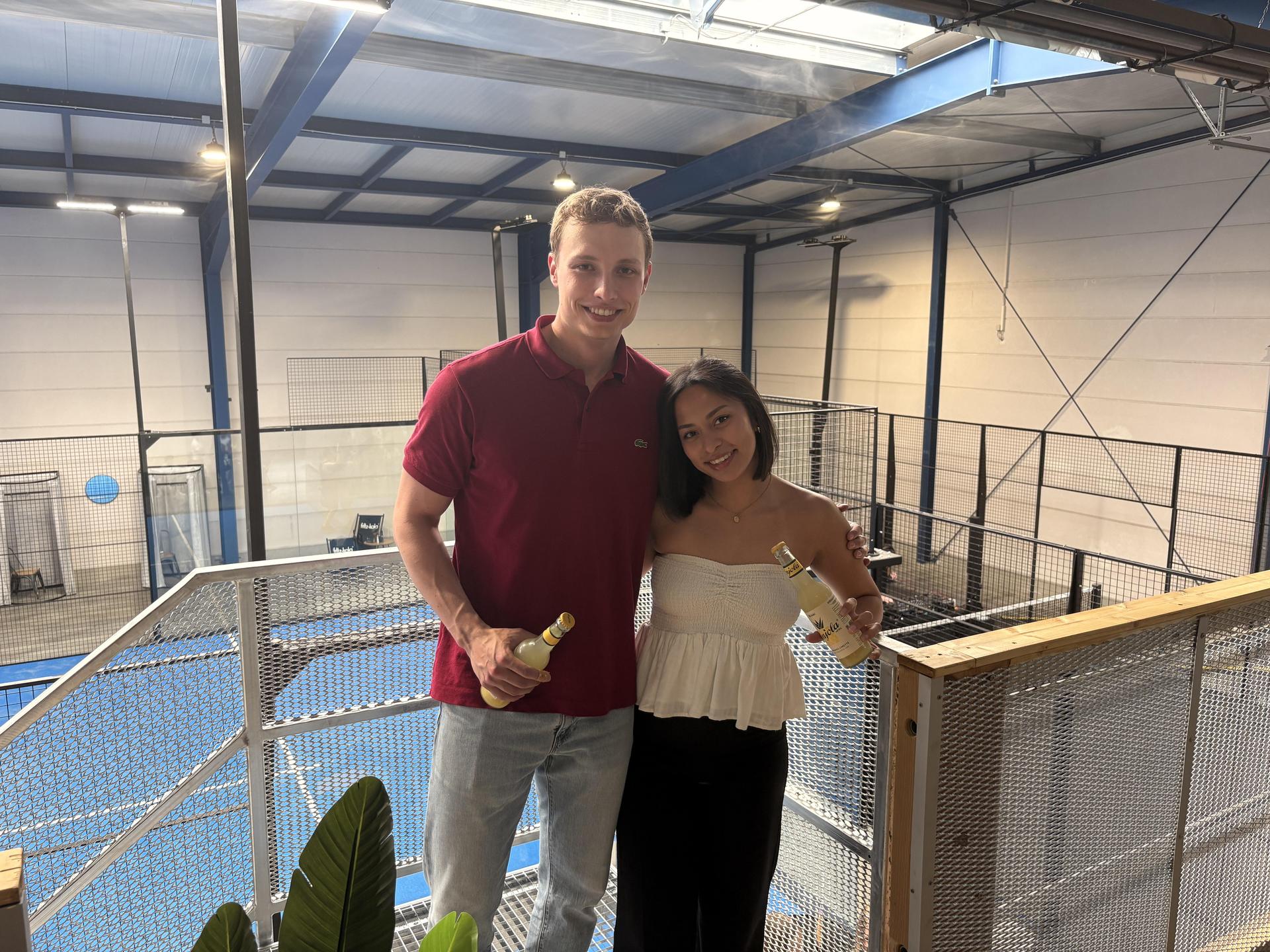 Daydrinking im Pine Padel Club. (Bild: Lukas Büchold)