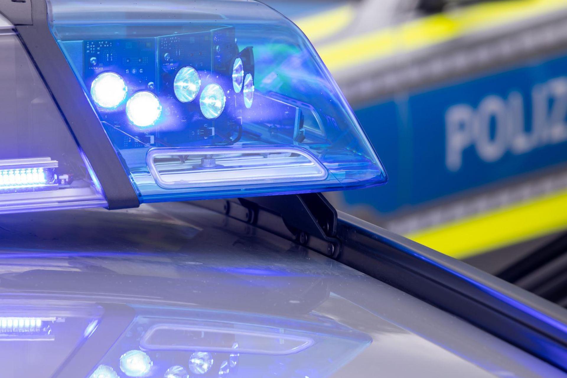Ein 10-jähriger Junge aus Schwandorf hat einen Überfall mit Messer erfunden. (Symbolbild: Daniel Karmann/dpa)