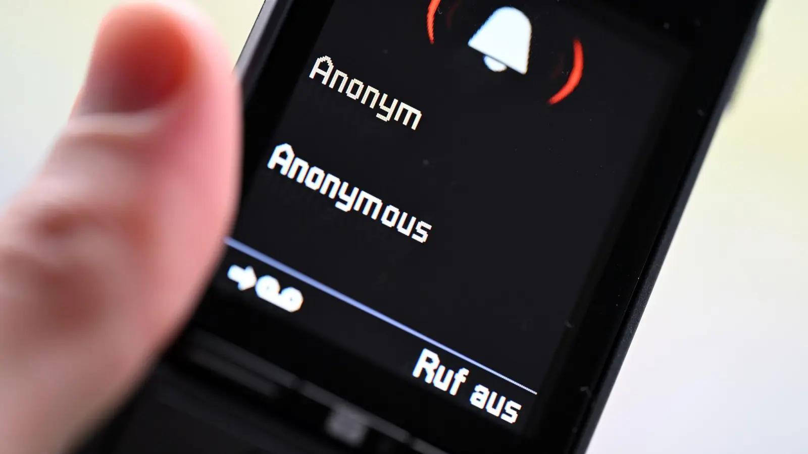 Ein 60-Jähriger hat in Sulzbach-Rosenberg nach einer Phishing-Mail 3700 Euro verloren. (Symbolbild: Wolf von Dewitz/dpa-Zentralbild/dpa-tmn)