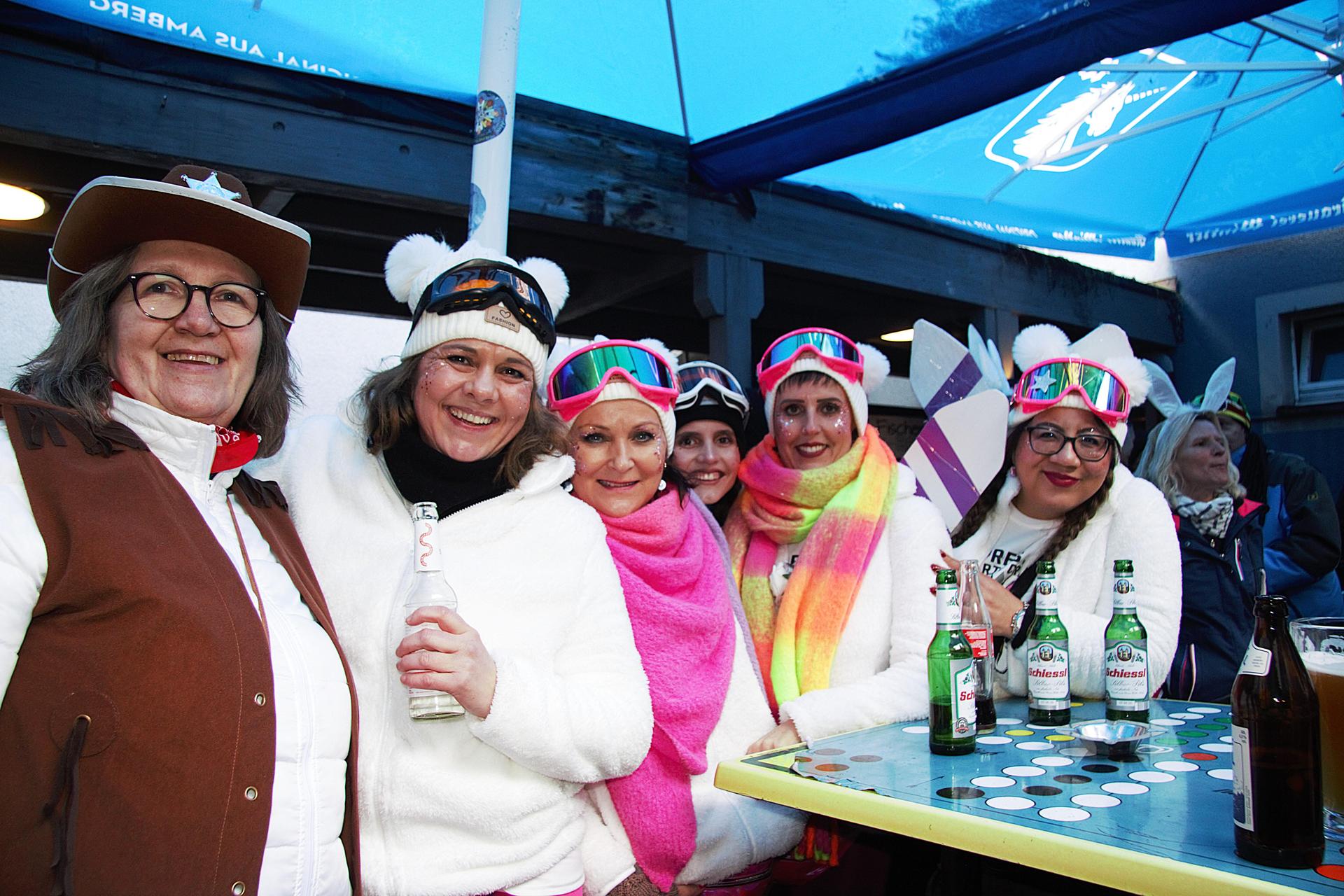 Das blaue Haus erfreute sich auch am Rosenmontag vieler vernarrter Besucher. (Bild: Marlin Nixdorf)
