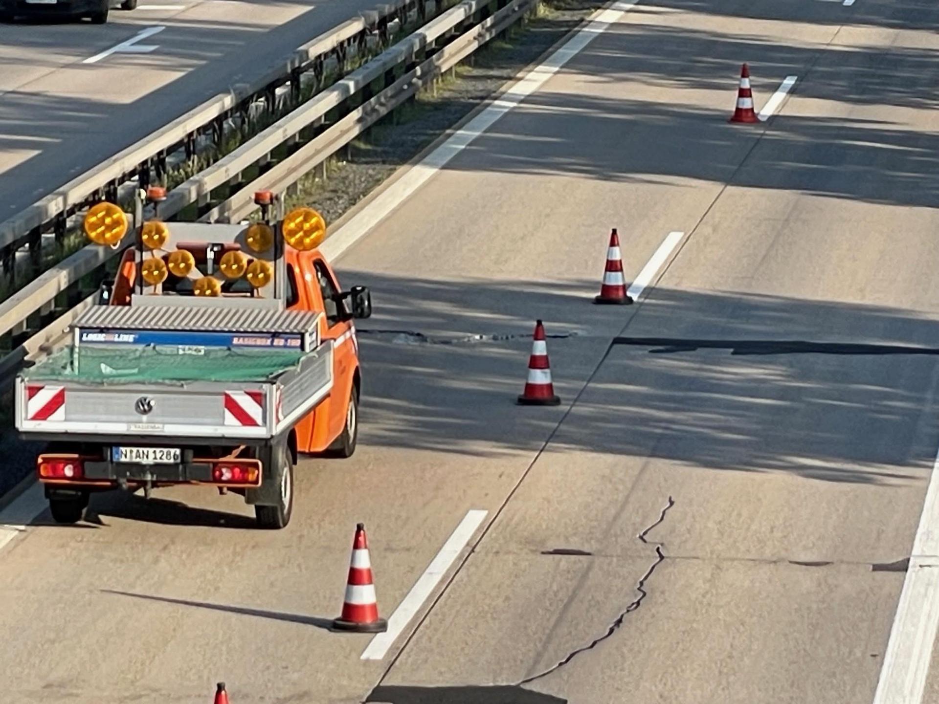 Auf der A93 zwischen Weiden und Luhe-Wildenau bildeten sich gefährliche Blow-Ups. (Bild: za)