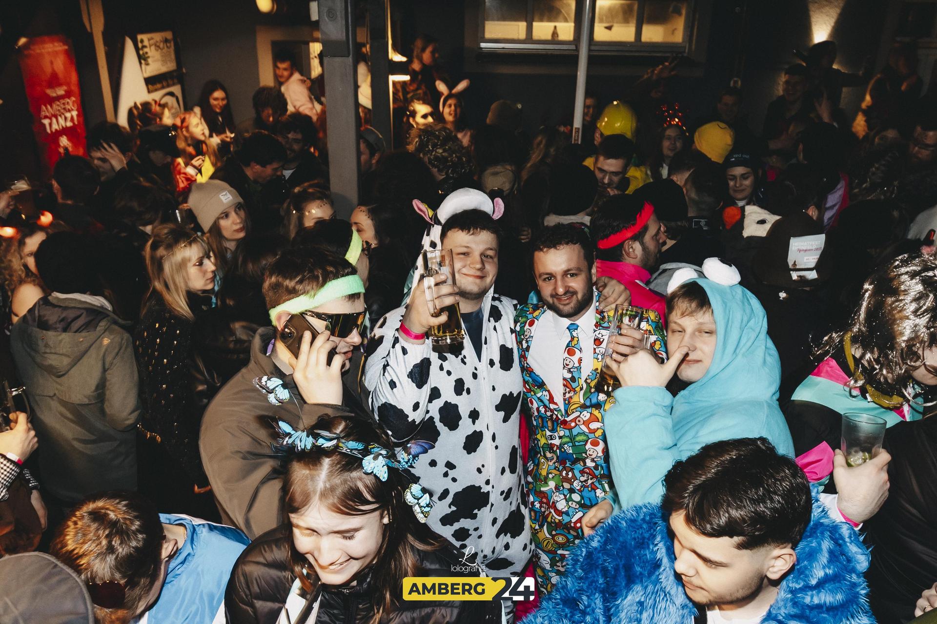 Im Blauen Haus wurde während der Hexennacht ebenfalls gefeiert. Wir wünschen viel Spaß mit den Fotos. (Bild: Leonie Hartung)