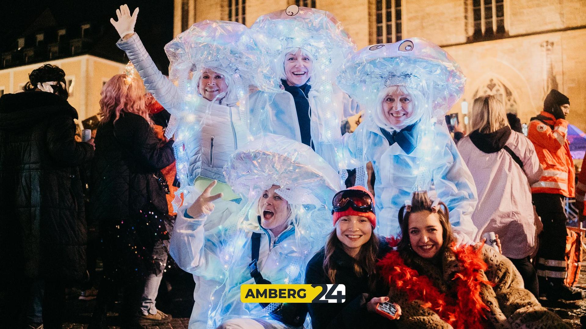 Die Bilder der Amberger Hexennacht vom Marktplatz. (Bild: Mario Donhauser)