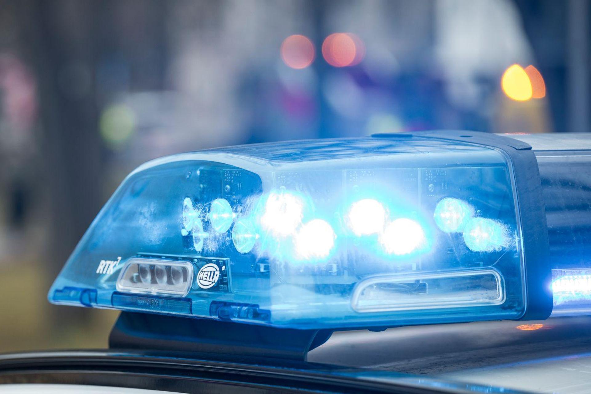 Die Nürnberger Mordkommission ermittelt nach einer nächtlichen Attacke. (Symbolbild) (Bild: Daniel Vogl/dpa)