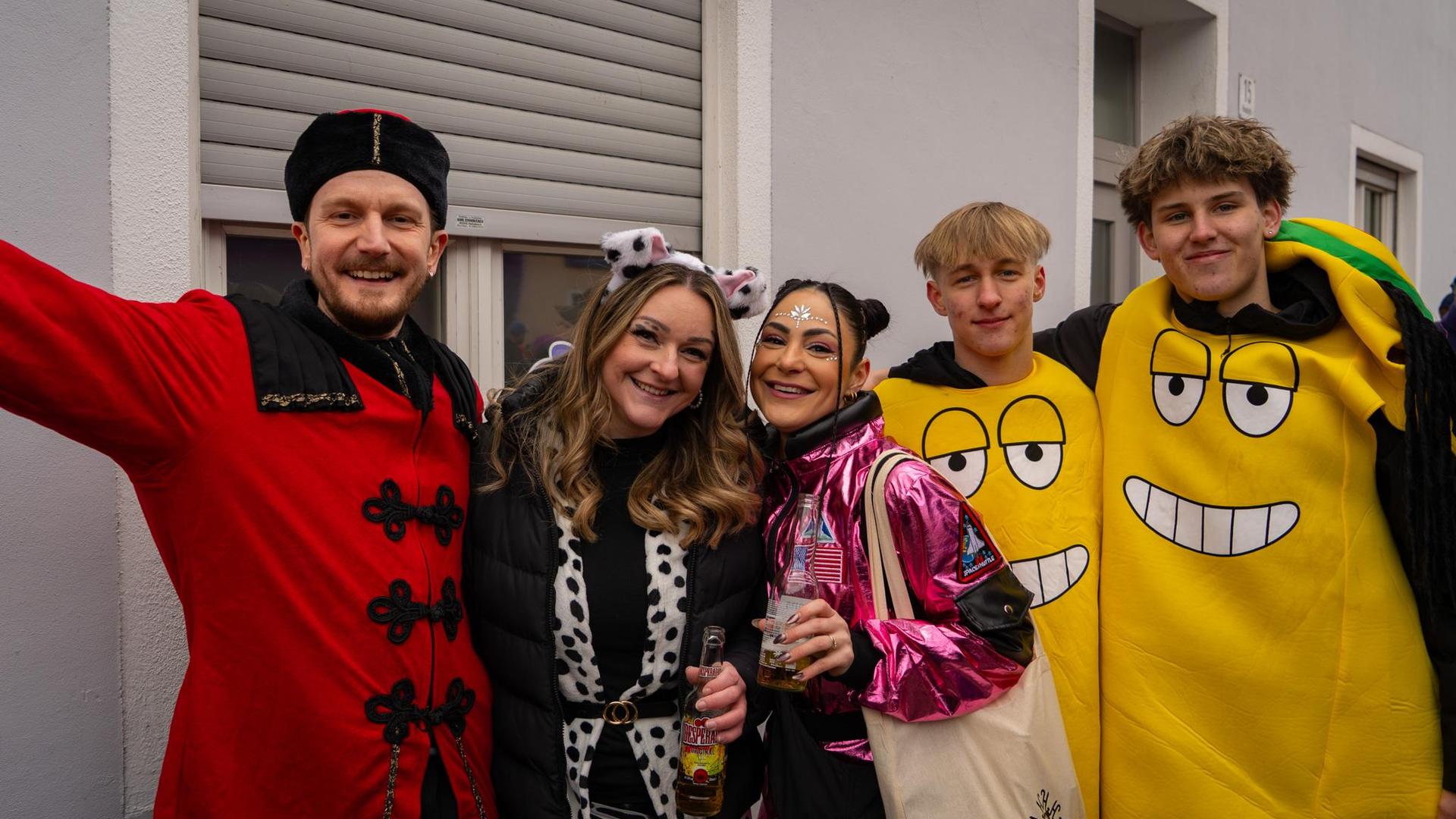 In Hahnbach ging es am Sonntag vor, während und vor allem nach dem Faschingszug richtig ab. (Bild: knz)