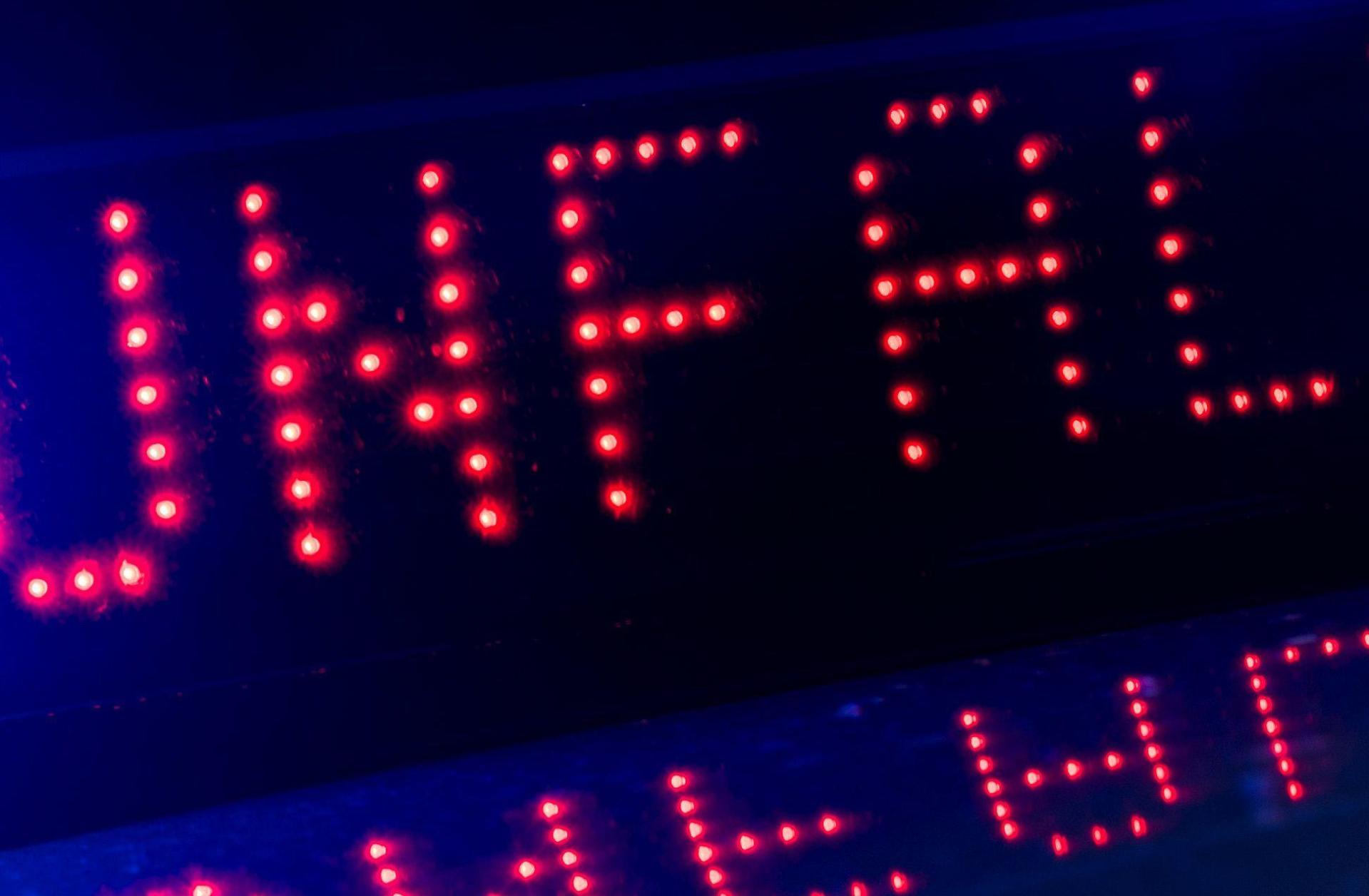 Die A93 ist nach einem Unfall bei Regenstauf in Richtung Regensburg gesperrt. (Symbolbild: Monika Skolimowska /ZB /dpa)