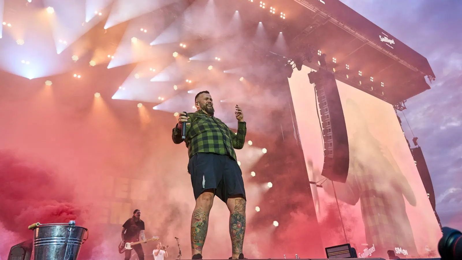Die Band Feine Sahne Fischfilet geht 2027 wieder auf Tour. (Archivbild) (Bild: Sascha Ditscher/dpa)