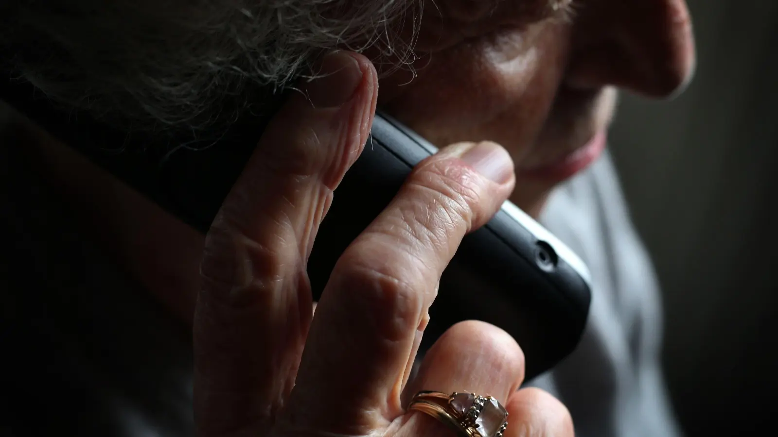 In Vilseck hat es vermehrt Schockanrufe gegeben. Die Polizei warnt und gibt Tipps. (Symbolbild: Karl-Josef Hildenbrand/dpa)
