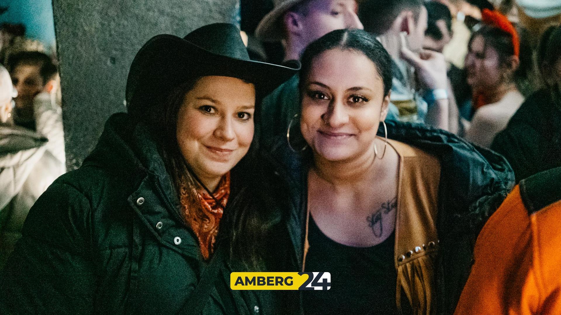 Auch im Blauen Haus waren am Donnerstag die Hexen los.  (Bild: Mario Donhauser)