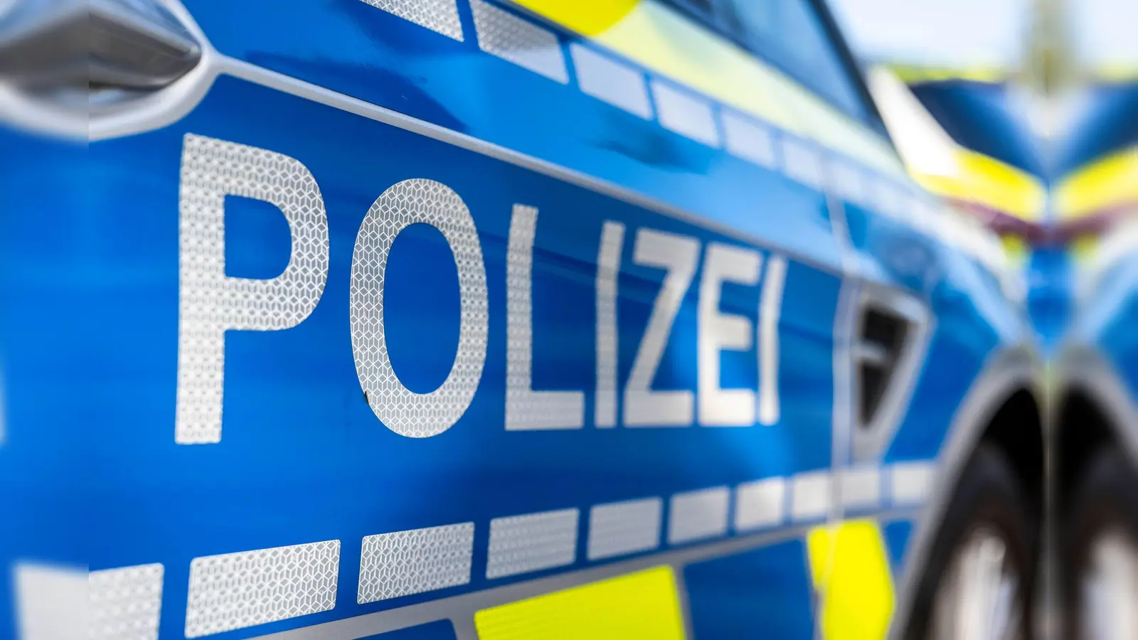 Mit mehr als 1,5 Promille hat sich ein 50-jähriger Radfahrer in Amberg auf den Heimweg vom Bergfest gemacht und ist gestürzt. (Symbolbild: David Inderlied/dpa)
