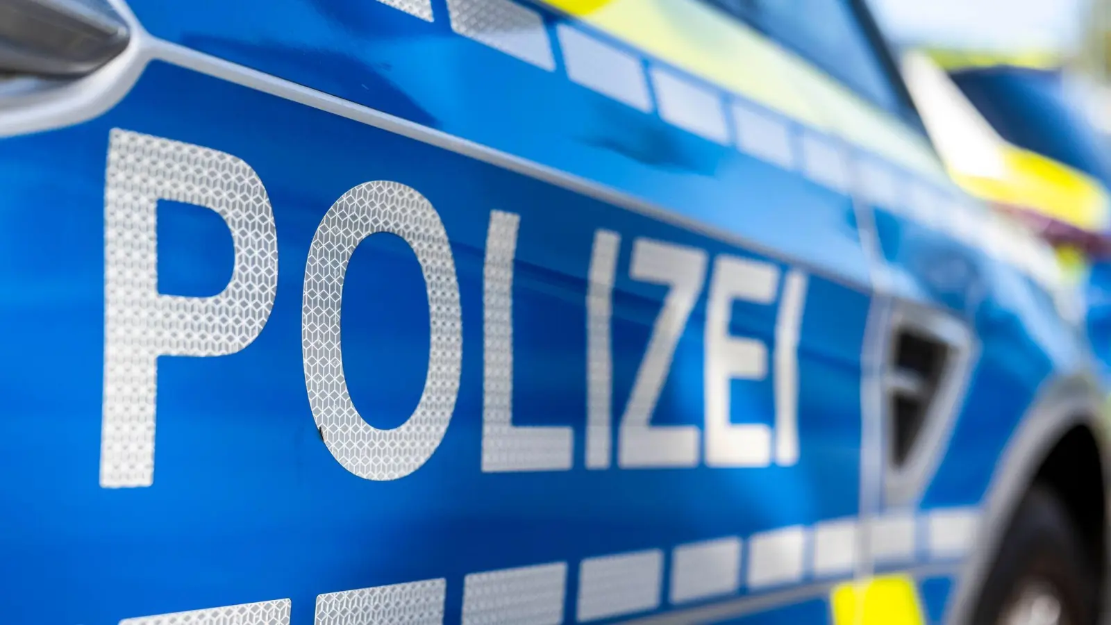 Unbekannte haben in der Amberger Wolntzhoferstraße ein Mountainbike im Wert von etwa 1500 Euro aus einem Carport gestohlen. (Symbolbild: David Inderlied/dpa)
