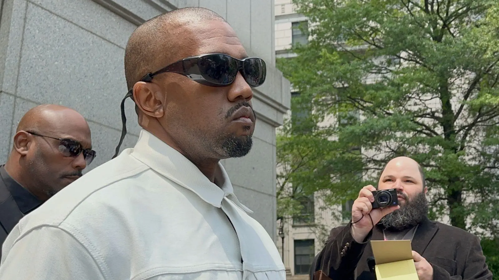 US-Skandalrapper Kanye West darf nicht nach London reisen. (Archivbild) (Bild: Larry Neumeister/AP/dpa)