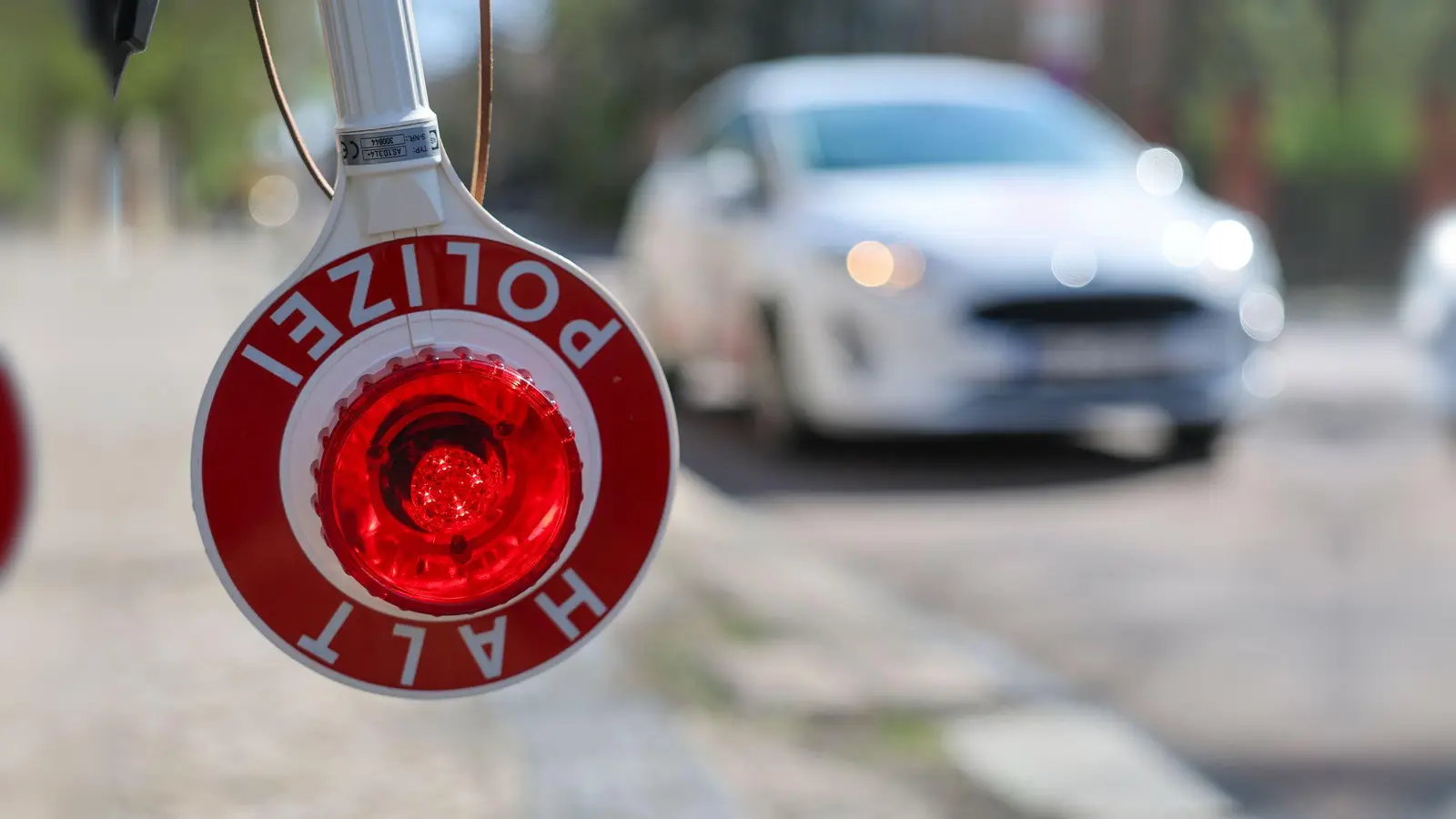 Bei einer Schwerpunktkontrolle in Auerbach und Vilseck wurden zwei alkoholisierte Autofahrer gestoppt. (Symbolbild: Jan Woitas/dpa)