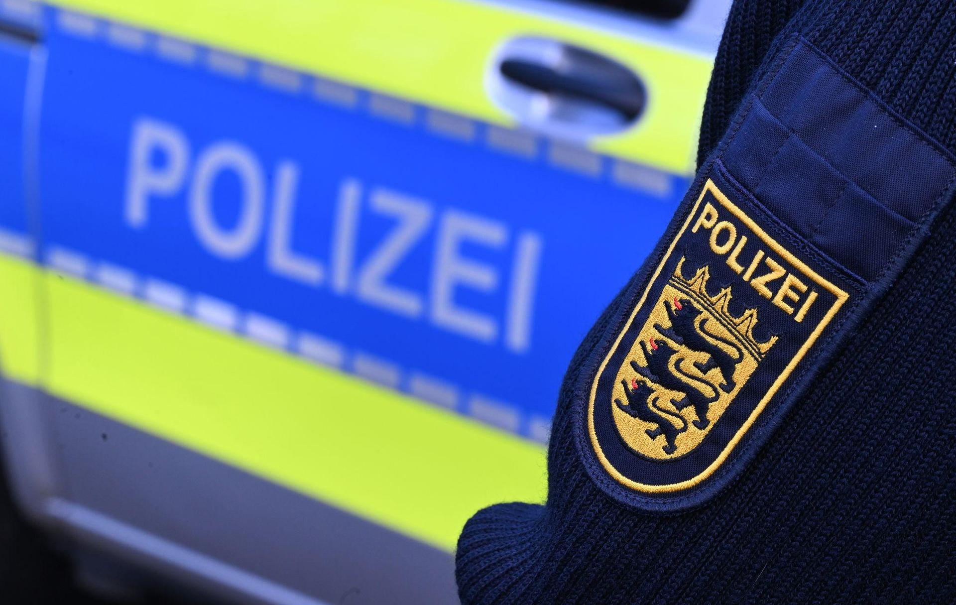 Ein betrunkener Mann attackierte auf dem Amberger Bergfest eine 17-Jährige Mitarbeiterin des Rettungsdienstes. (Symbolbild: Bernd Weißbrod/dpa)
