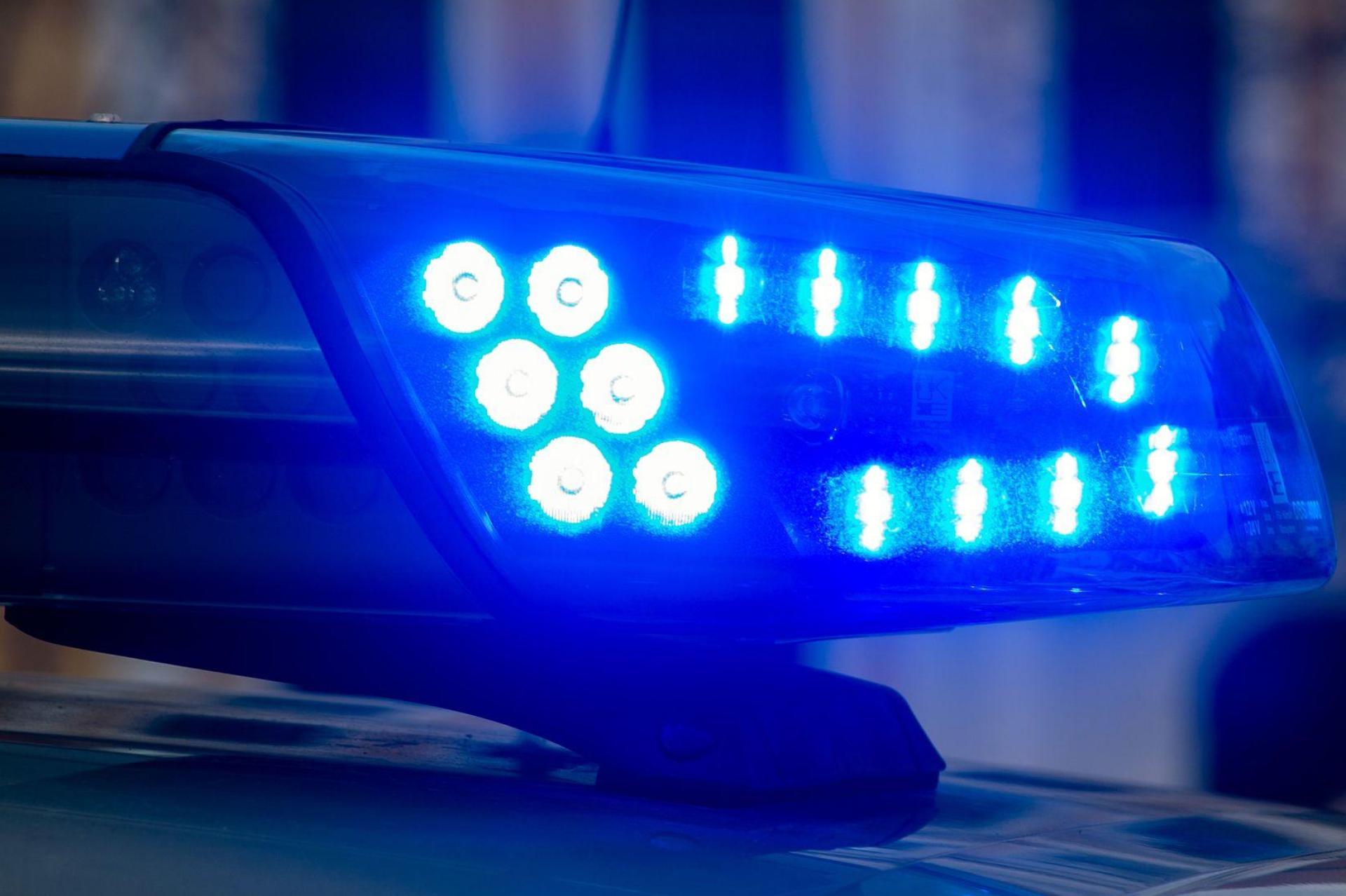 Ein Unbekannter hat im Freudenberger Ortsteil Aschach einen alten Felsenkeller demoliert. (Symbolbild: Klaus-Dietmar Gabbert/dpa-Zentralbild/dpa)