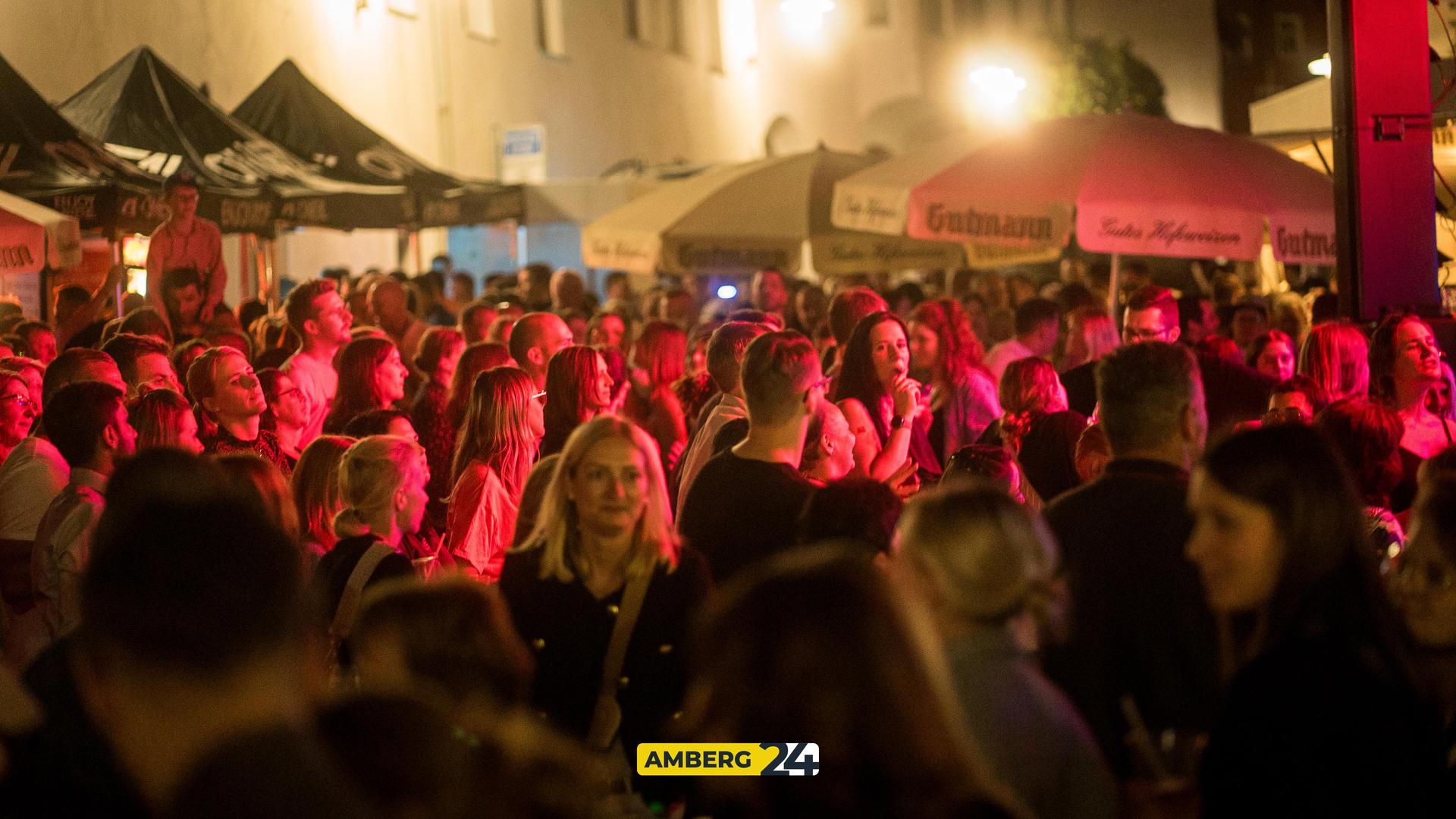Das sind die Bilder vom Freitagabend vom 2025er-Altstadtfest in Sulzbach-Rosenberg. (Bild: Mario Donhauser)