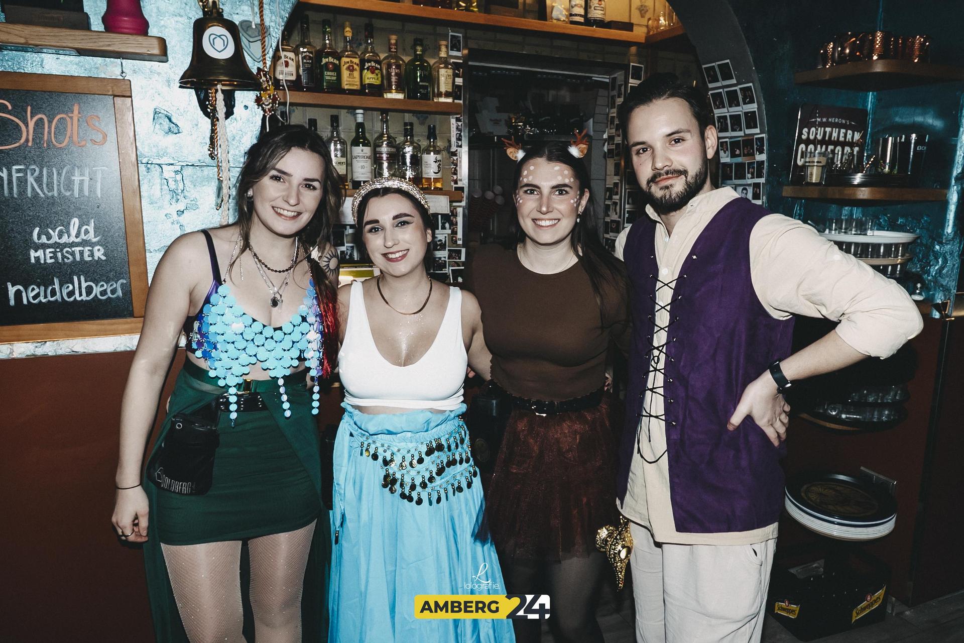 Im Blauen Haus wurde während der Hexennacht ebenfalls gefeiert. Wir wünschen viel Spaß mit den Fotos. (Bild: Leonie Hartung)