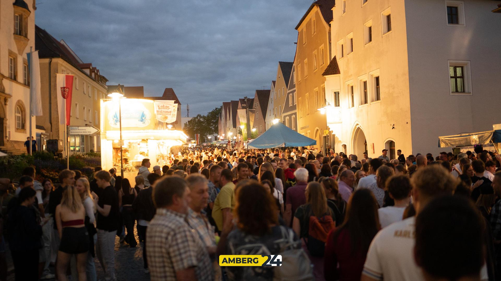 Das sind die Bilder vom Freitagabend vom 2025er-Altstadtfest in Sulzbach-Rosenberg. (Bild: Mario Donhauser)