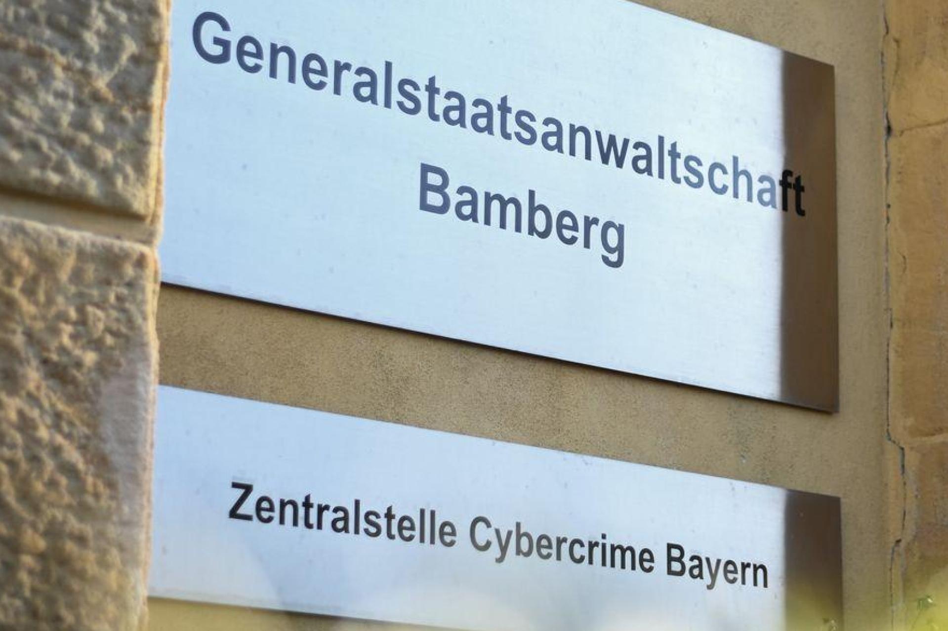 Das Cybercrime-Kommissariat der Kripo Weiden und die Zentralstelle Cybercrime Bayern in Bamberg haben ein illegales Streaming-Netzwerk zerstört. Fünf Verdächtige sind festgenommen worden, ein Mann aus dem Landkreis Tirschenreuth soll Hauptverdächtiger sein.  (Symbolbild: Nicolas Armer/dpa)