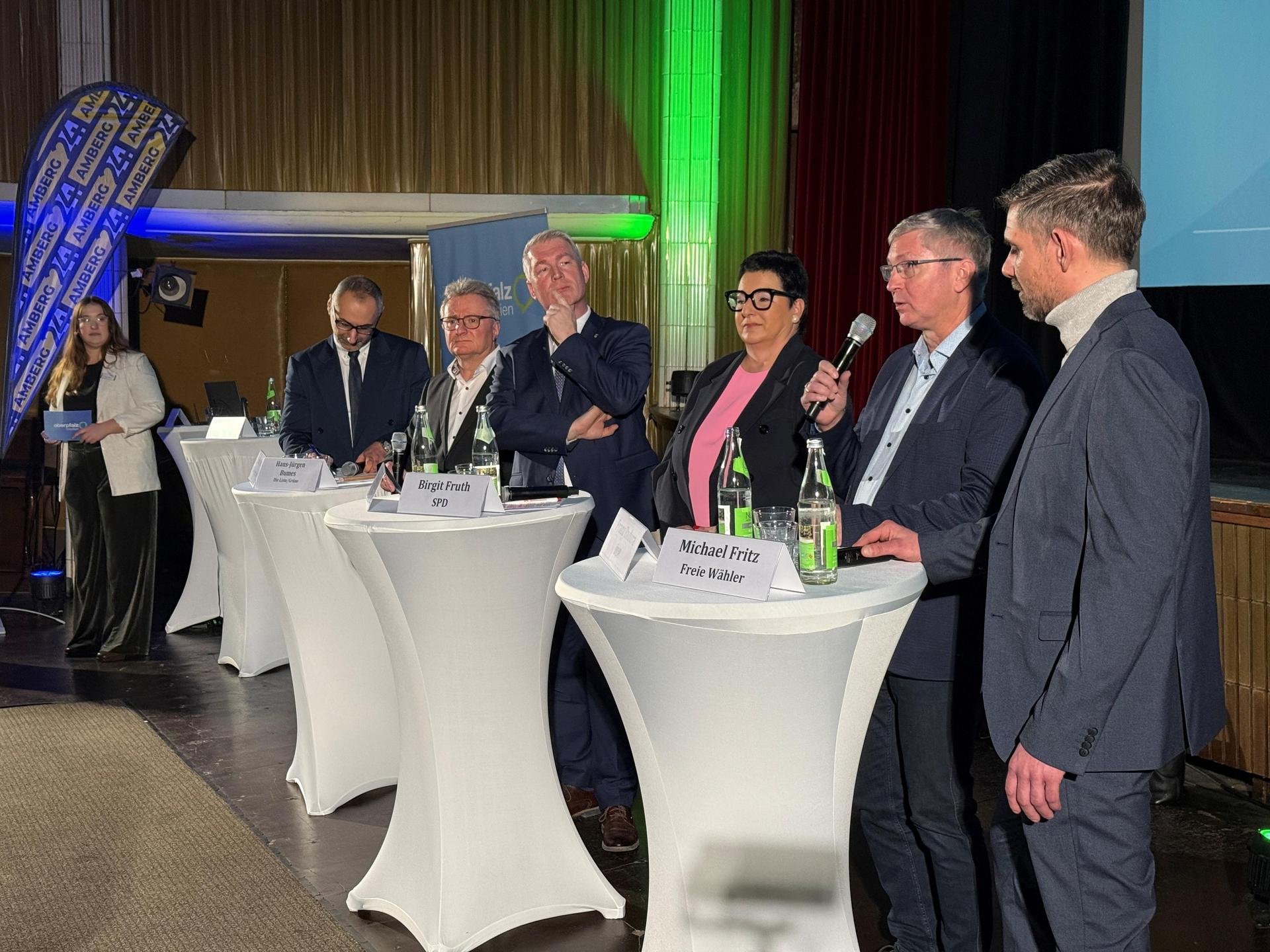 Die Oberbürgermeister-Kandidaten der Stadt Amberg stellten sich bei der Podiumsdiskussion den Fragen von Oberpfalz-Medien. (Bild: Petra Hartl)