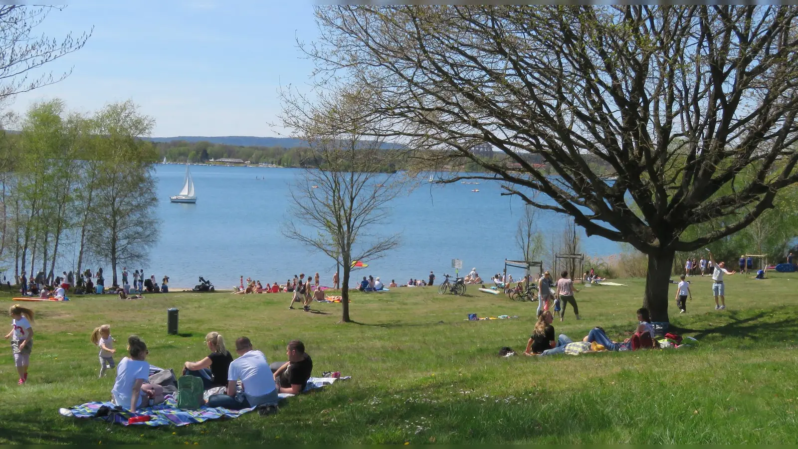 Am Steinberger See wurden am Samstag mehrere Verstöße gegen die Seeordnung festgestellt. Ein 26-Jähriger muss mit einer Anzeige rechnen, weil er einen Einmalgrill benutzte. (Archivbild: Gerhard Goetz)