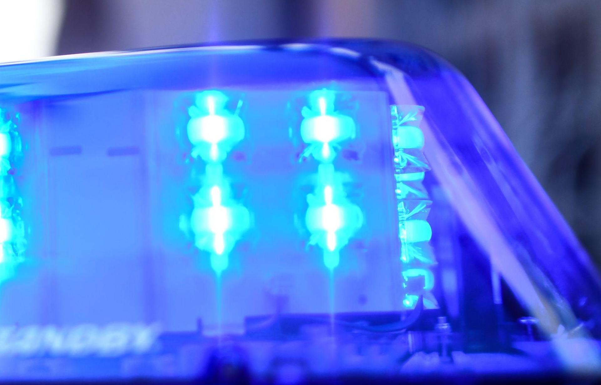 Im Birgland war ein Jugendlicher mit seinem Leichtkraftrad ohne Führerschein unterwegs. Das hat jetzt Konsequenzen. (Symbolbild: Patrick Seeger/dpa)