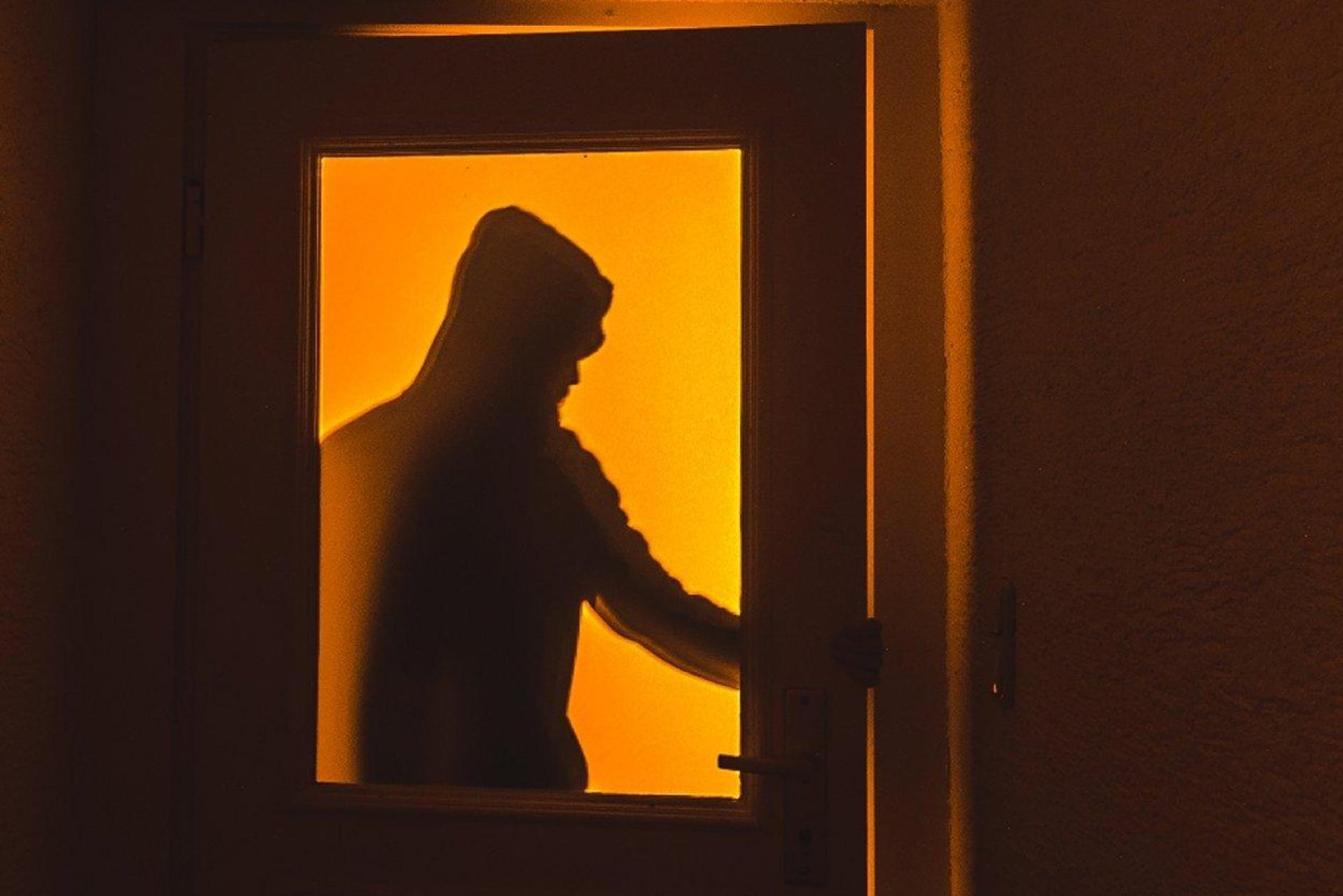 Ein Einfamilienhaus in Freihung wurde von einem Einbrecher heimgesucht. (Symbolbild: Nicolas Armer)