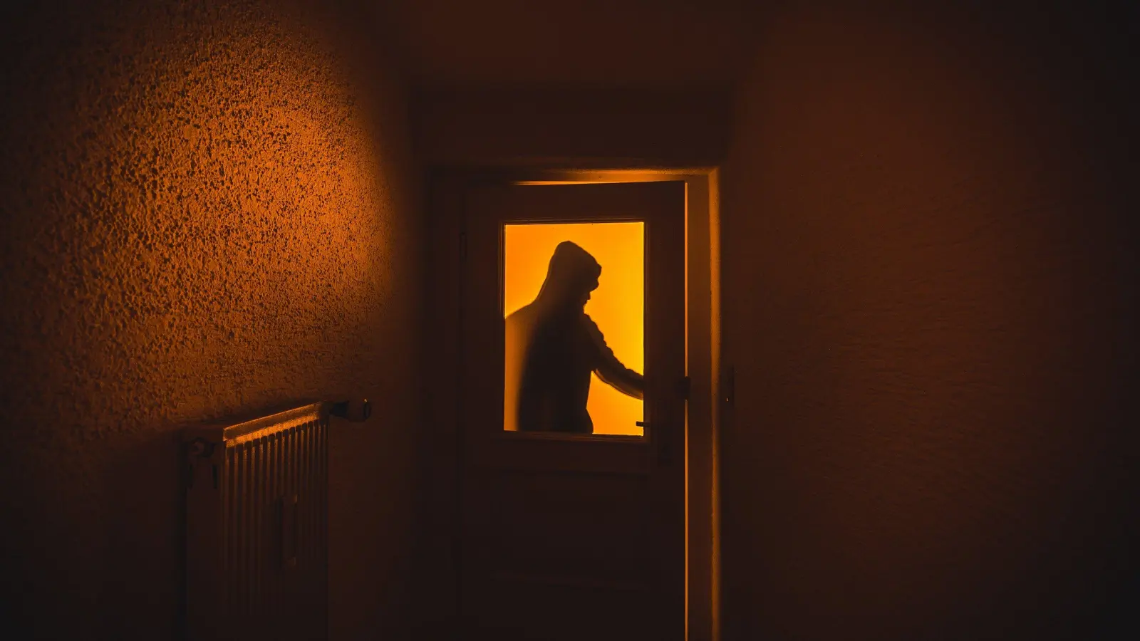 Ein Einfamilienhaus in Freihung wurde von einem Einbrecher heimgesucht. (Symbolbild: Nicolas Armer)