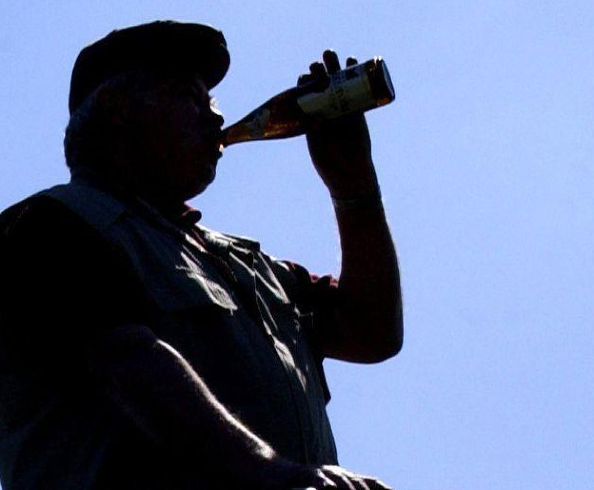 Knapp hinter der Landkreisgrenze von Amberg-Sulzbach auf dem Gemeindegebiet von Vorra im Nürnberger Land verletzte sich ein Radfahrer schwer beim Zusammenstoß mit einem anderen Radfahrer. Ob Alkohol eine Ursache gewesen sein könnte, lässt die Polizei prüfen. (Symbolbild: Patrick Pleul)