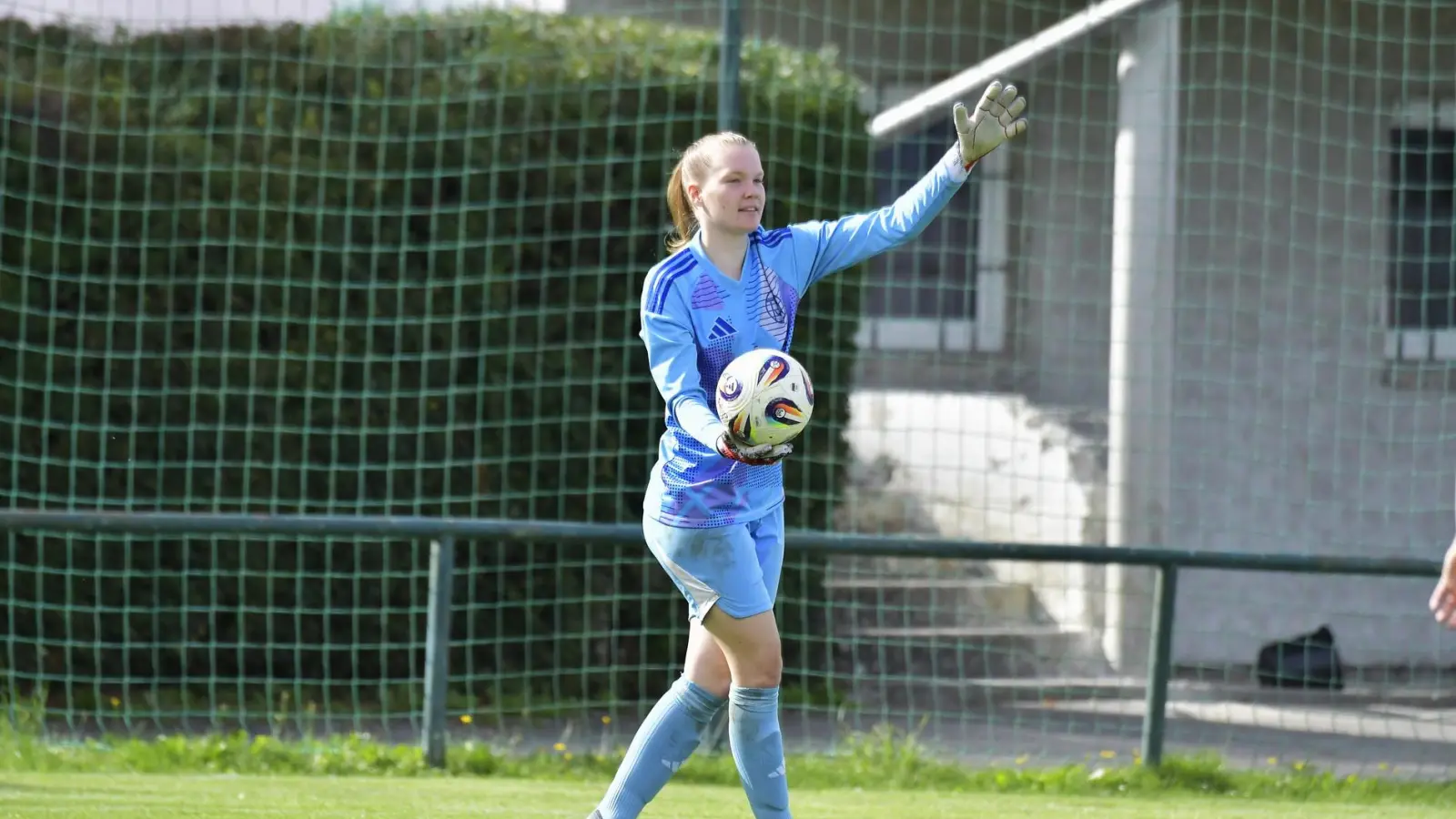 Torhüterin Maya Kroc verhinderte eine deutlichere Niederlage des TSV Theuern. (Bild: Hubert Ziegler)