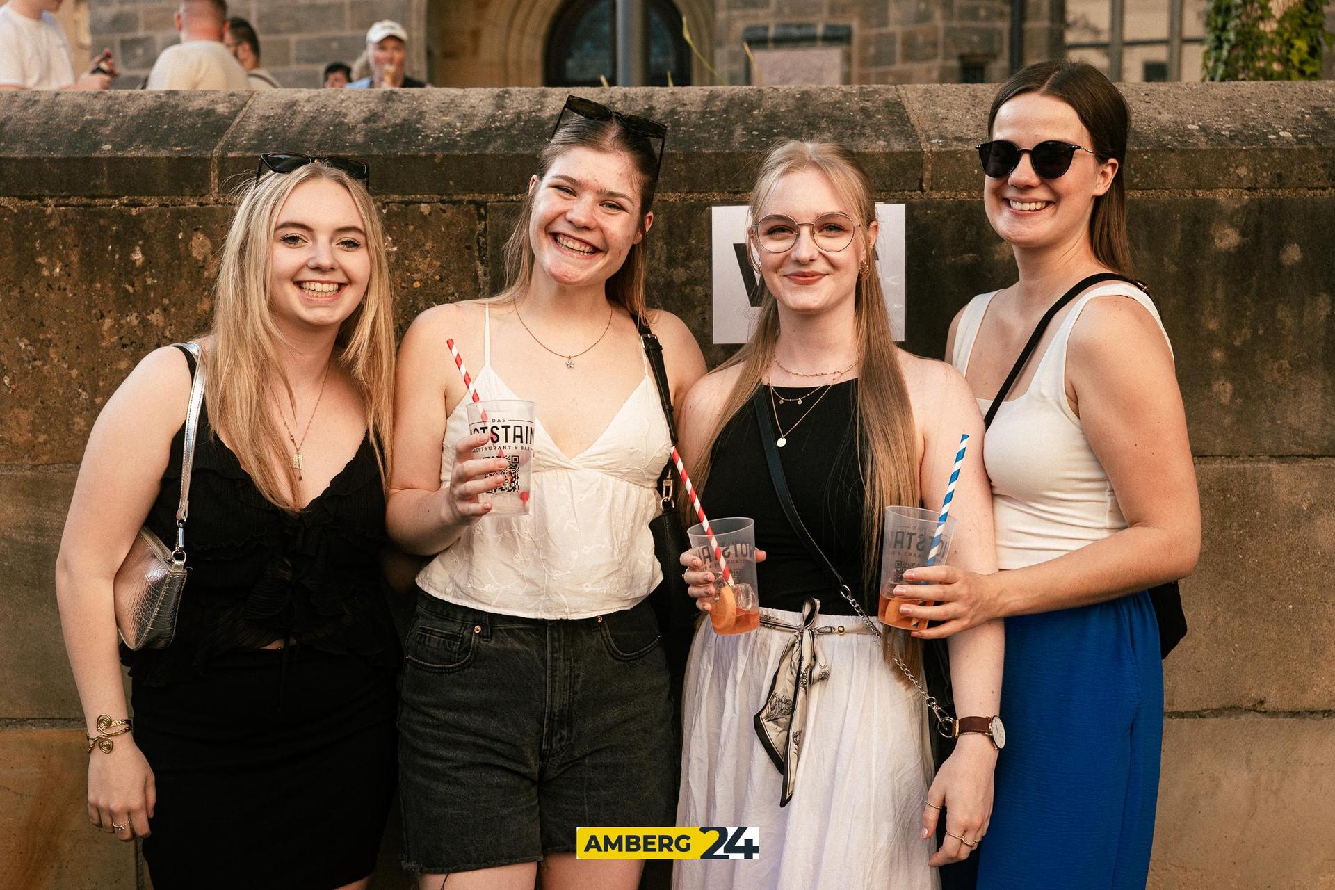 Tanzen und Trinken direkt an der Vils konntet ihr am Notstain! (Bild: David Mueller)