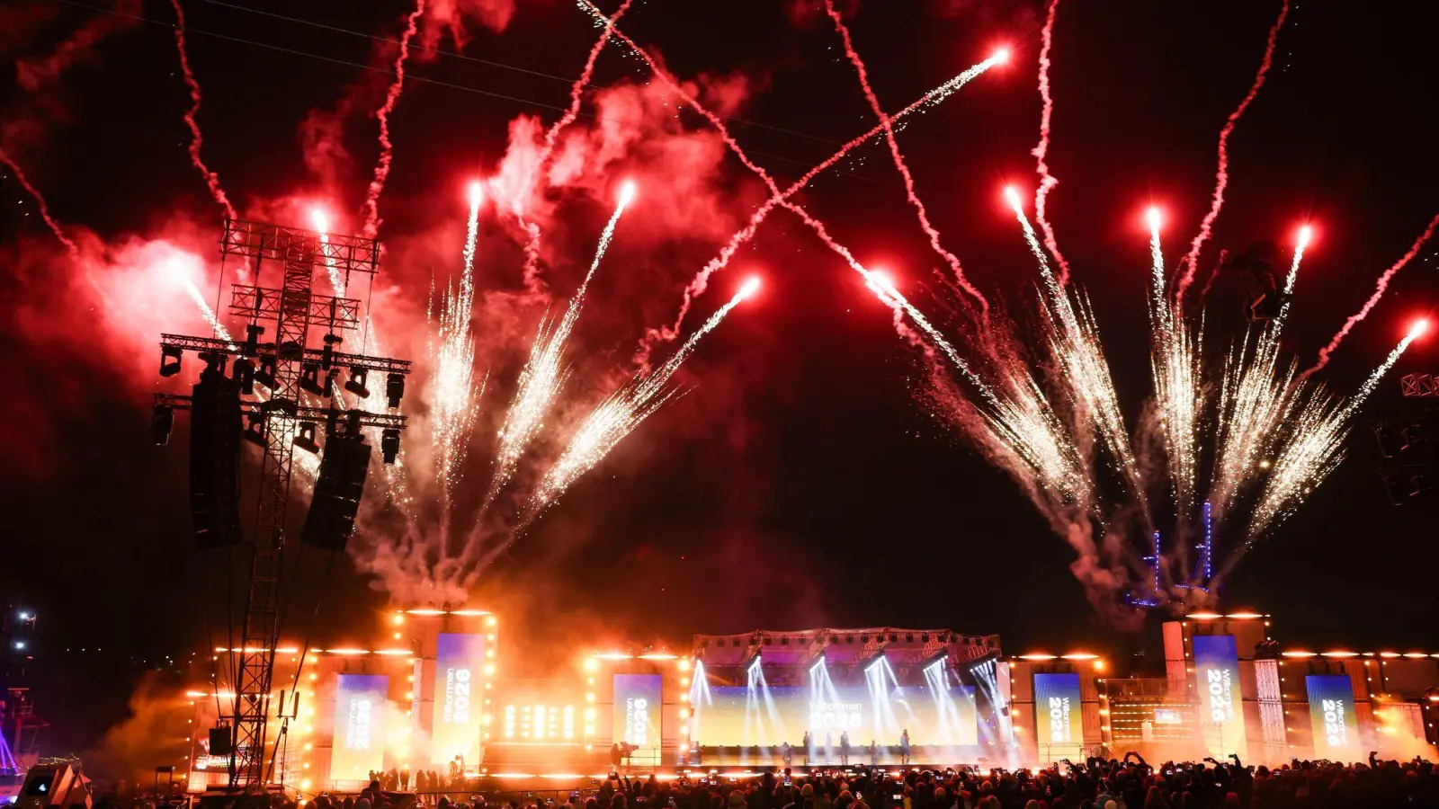 Das ZDF übertrug die Silvestershow diesmal aus Hamburg. (Bild: Christian Charisius/dpa)