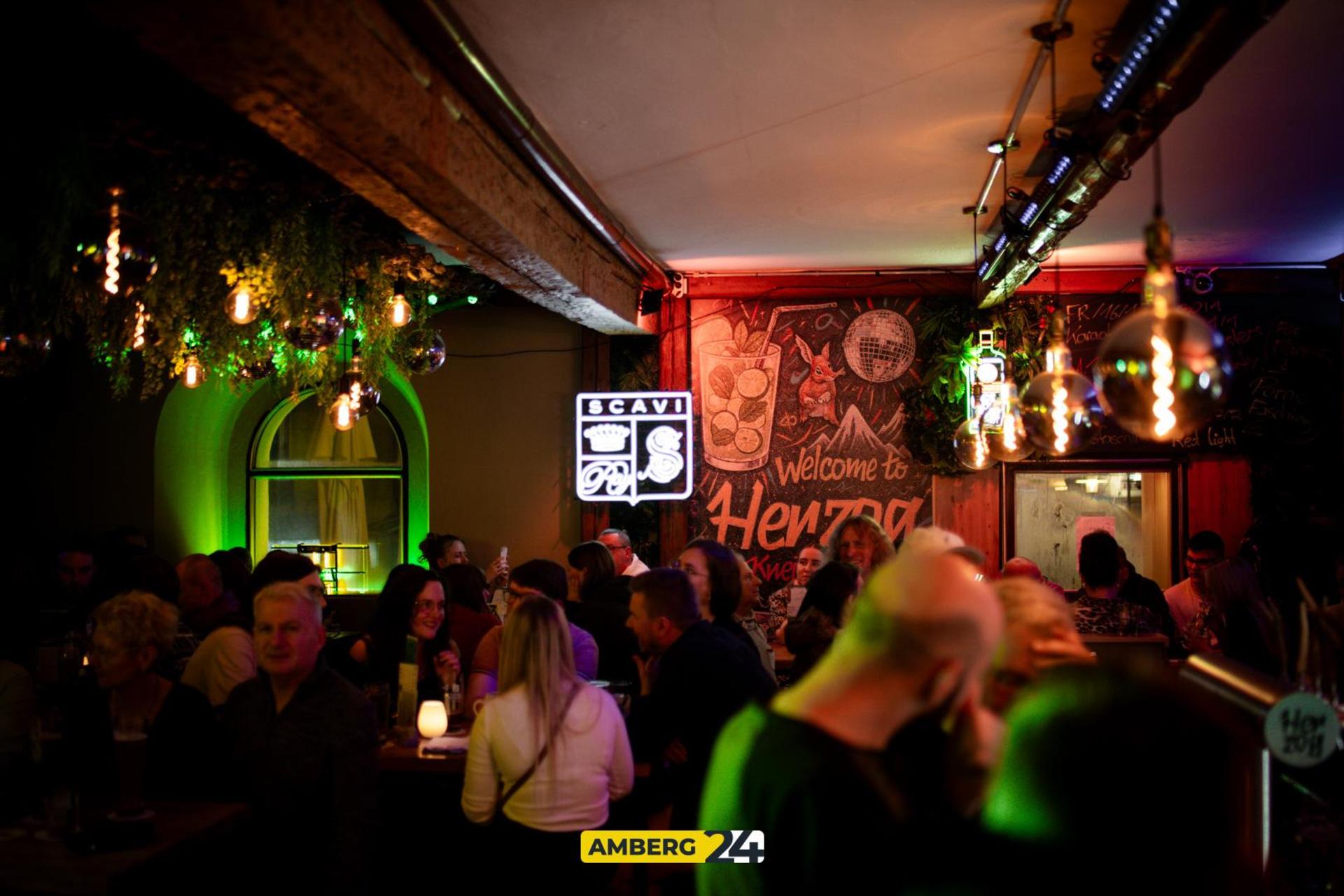 Die Bilder vom Karaoke im Herzog. (Bild: Julia Bär)