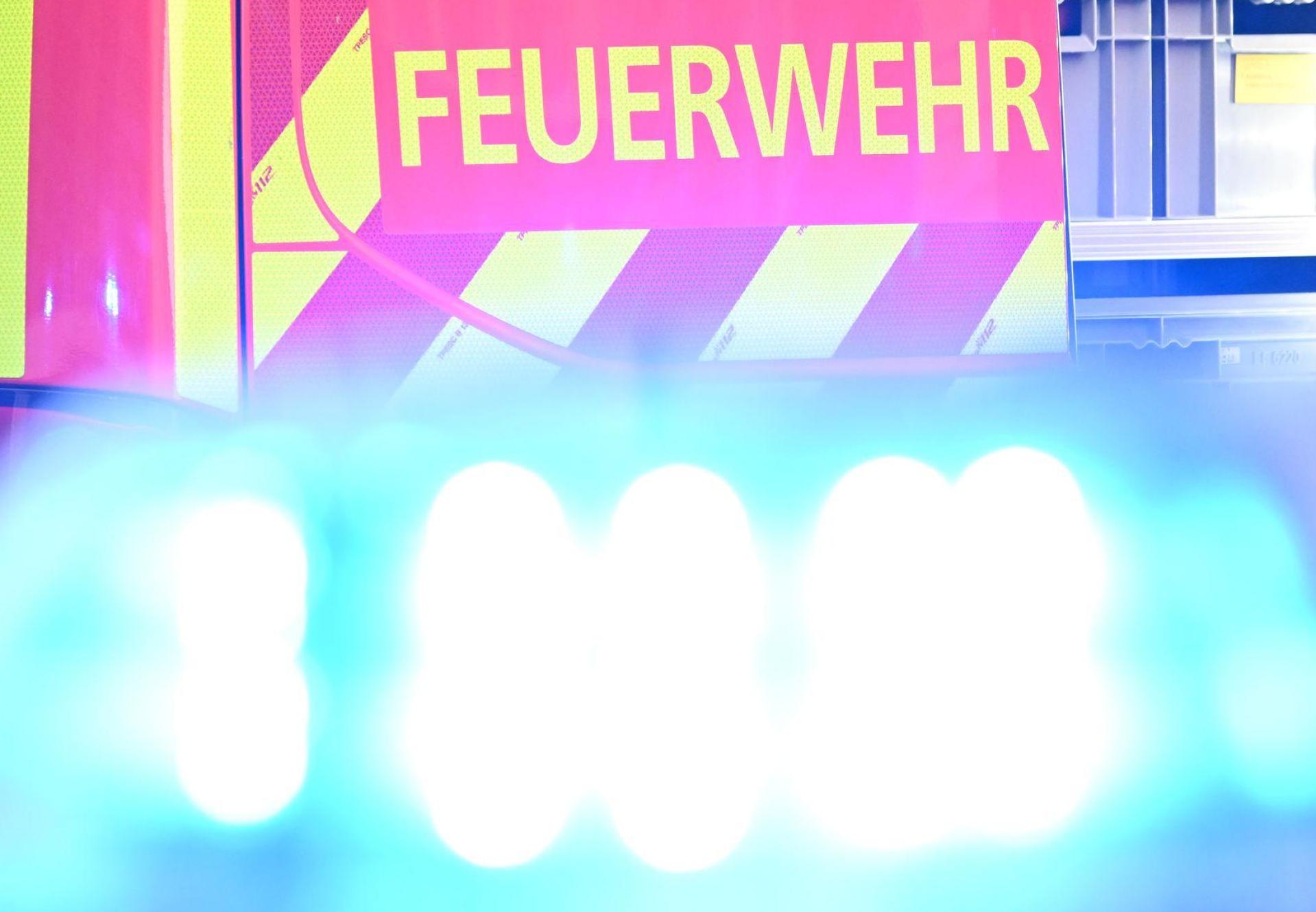 Ab April findet der Probealarm der Feuerwehren im Landkreis Amberg-Sulzbach am ersten Samstag eines Monats statt. (Symbolbild: Bernd Weißbrod/dpa)